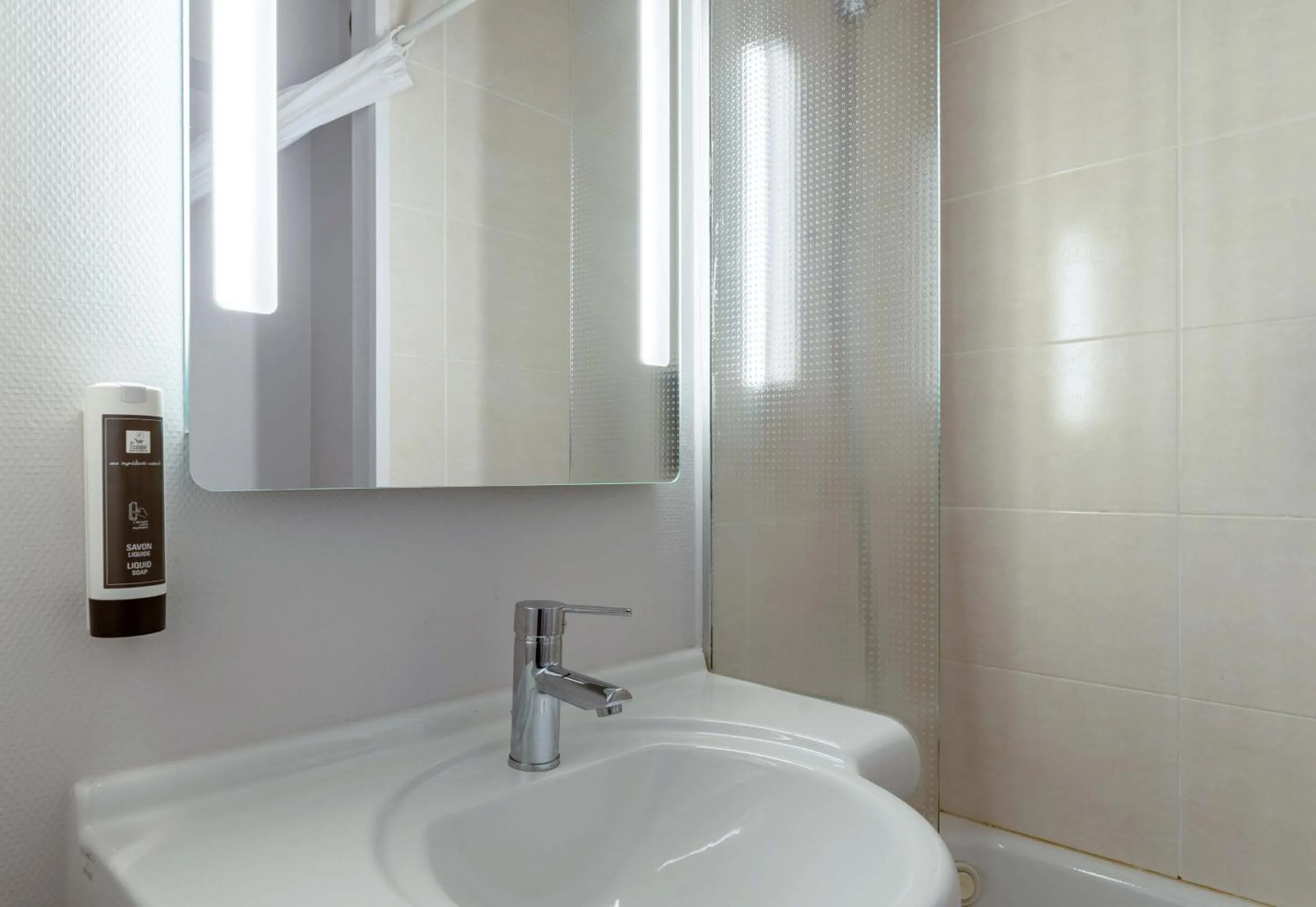 Bathroom in B&B HOTEL Le Havre Harfleur 1