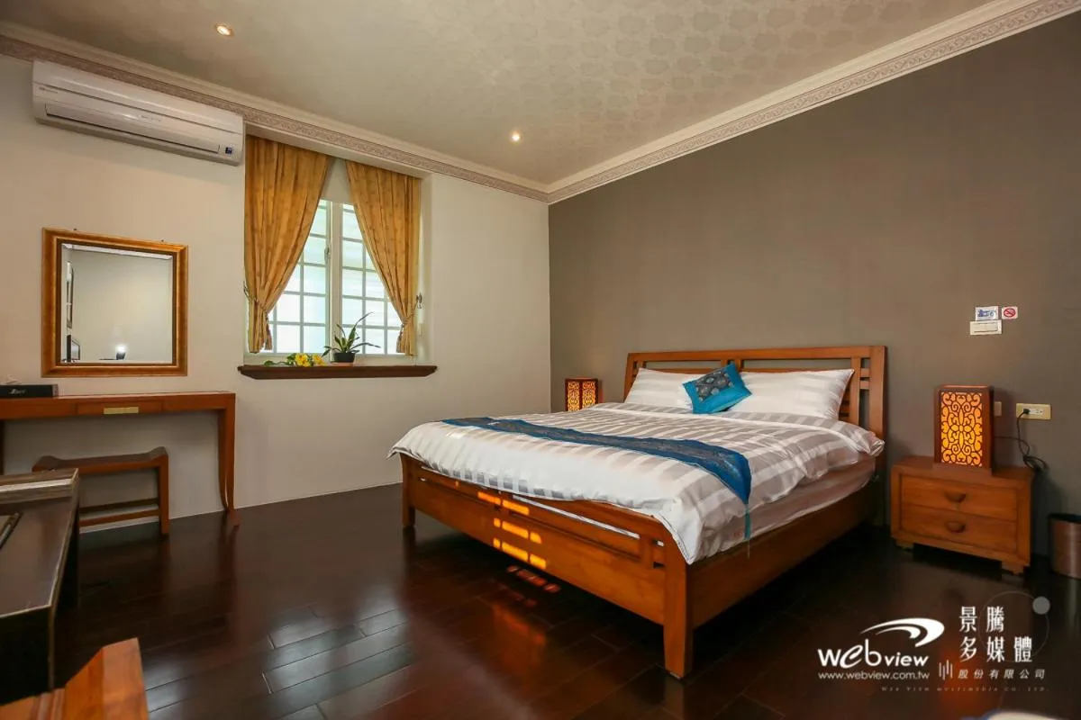 Property building, Bed in Star Shine B&B