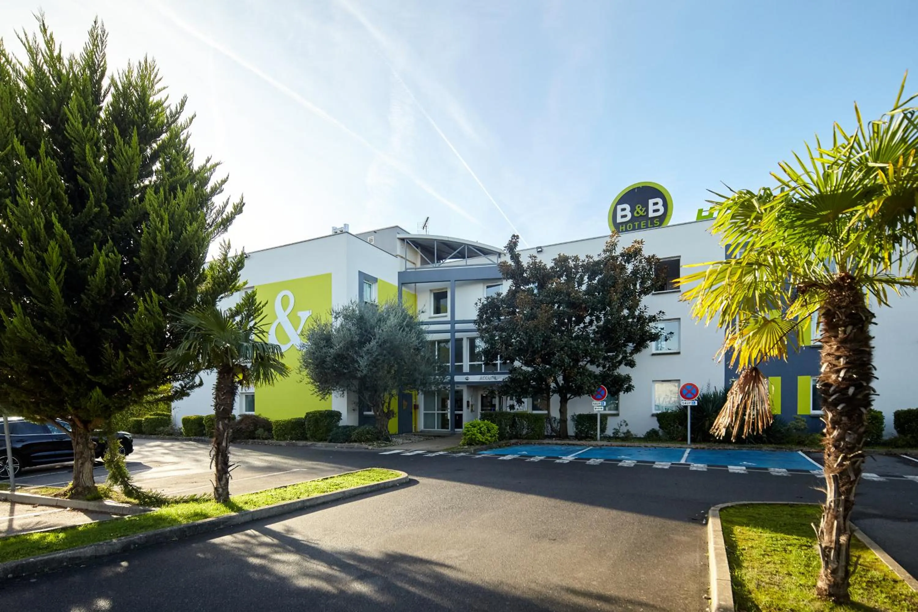 Property building in B&B HOTEL Evry Lisses 2