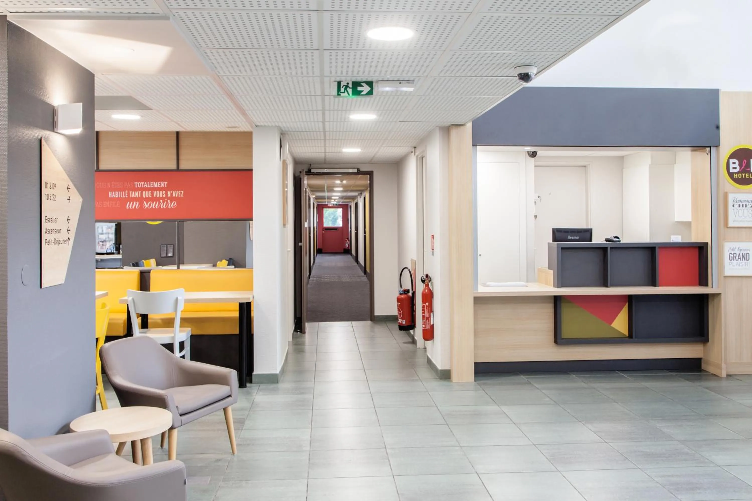 Lobby or reception in B&B HOTEL Evry Lisses 2