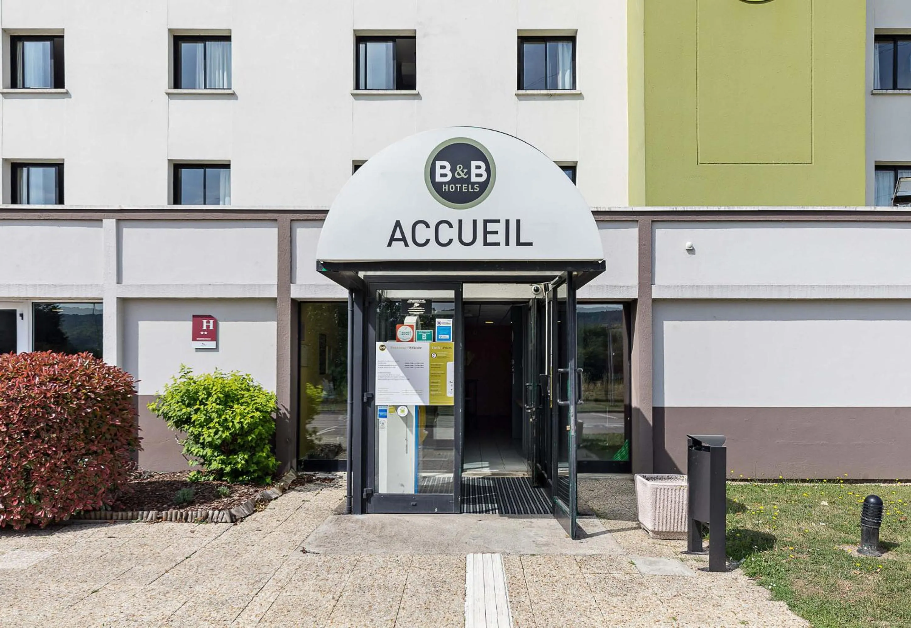 Facade/entrance in B&B HOTEL Rouen Saint-Étienne-du-Rouvray
