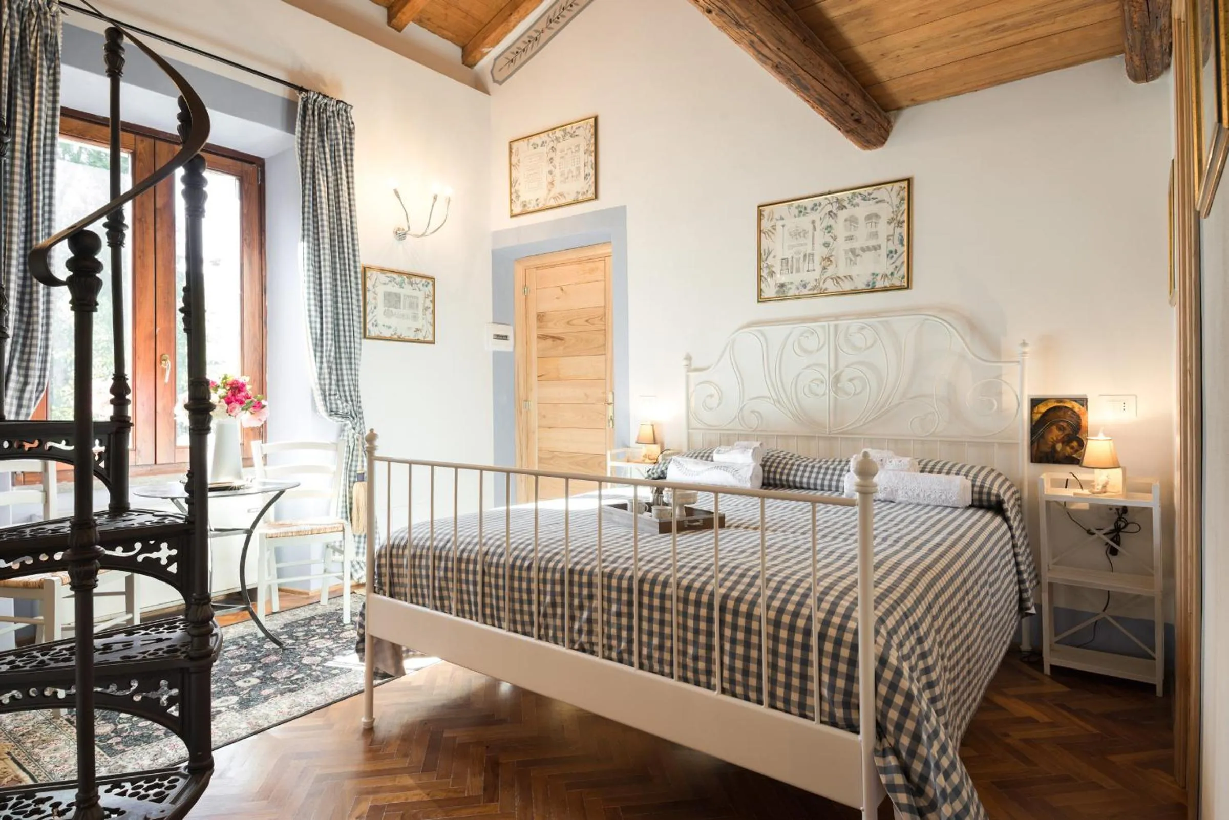 Bed in Casa Il Borghetto - Luxury Suites & Pool