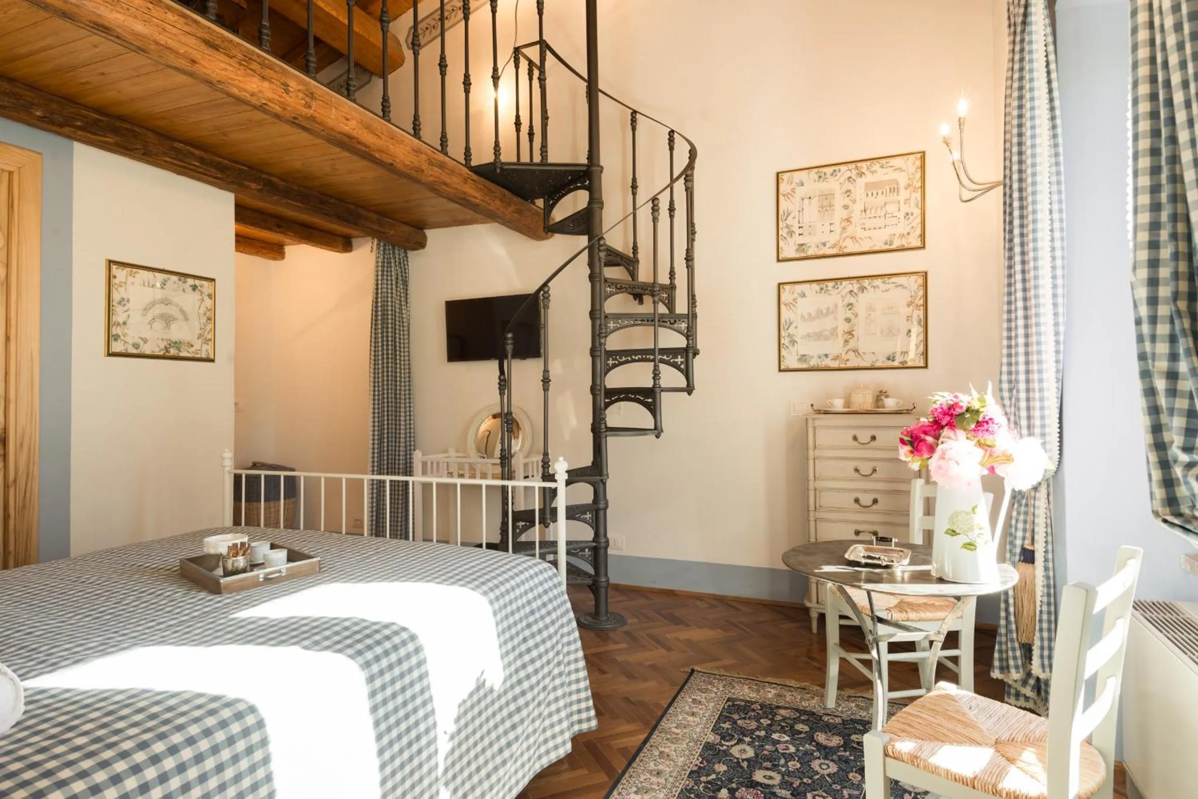 Spring, Bed in Casa Il Borghetto - Luxury Suites & Pool