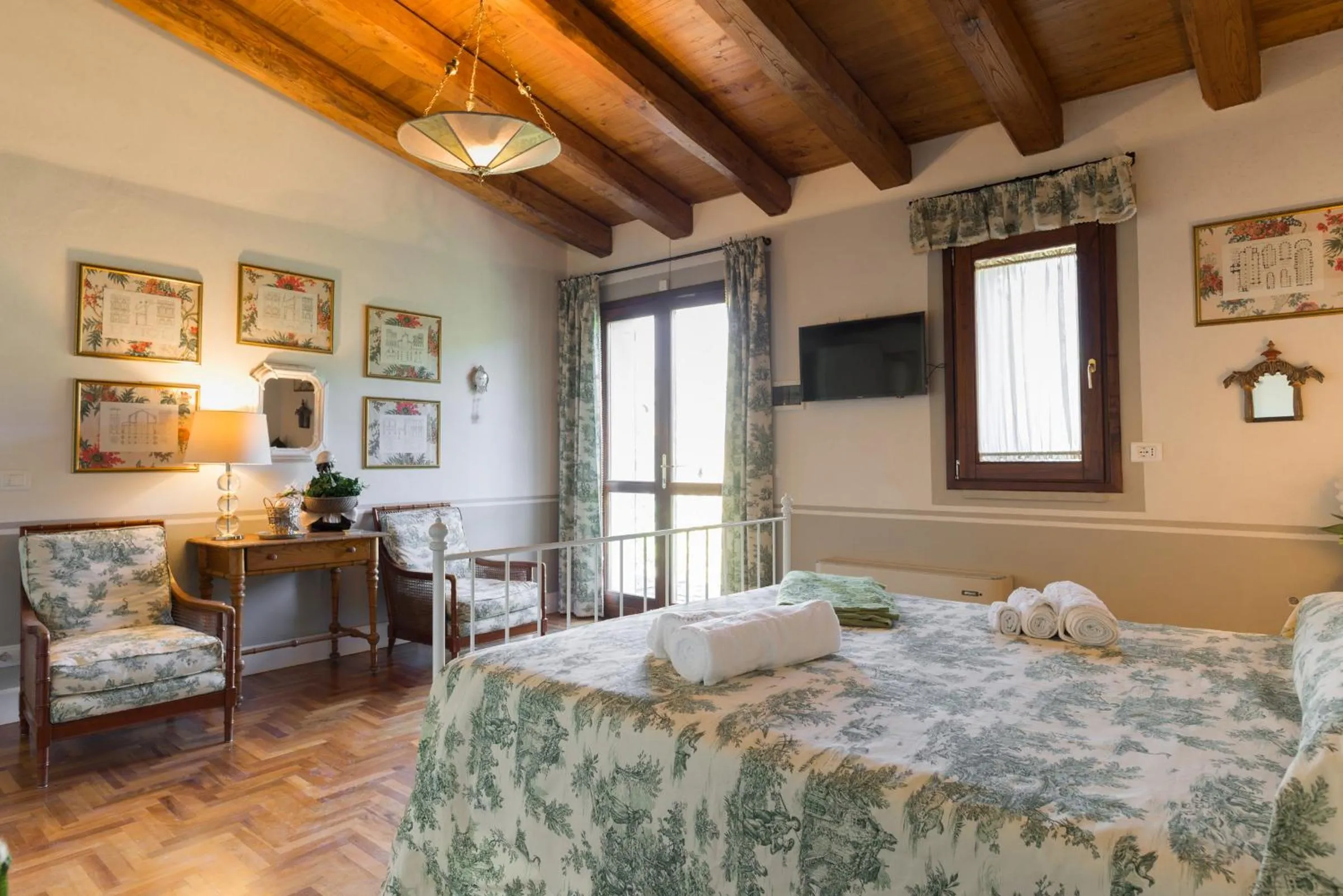 Spring, Bed in Casa Il Borghetto - Luxury Suites & Pool