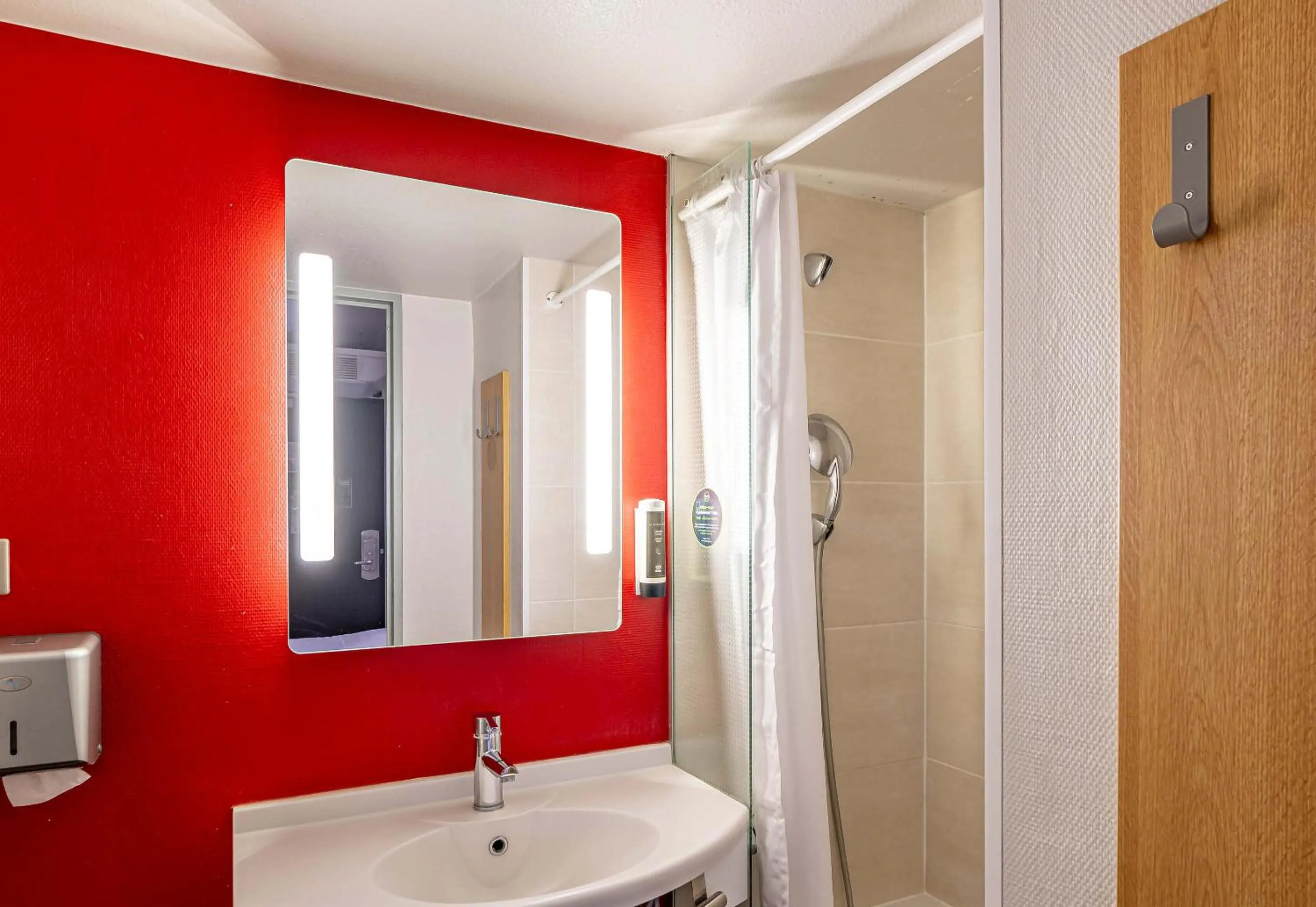 Bathroom in B&B HOTEL Périgueux Boulazac