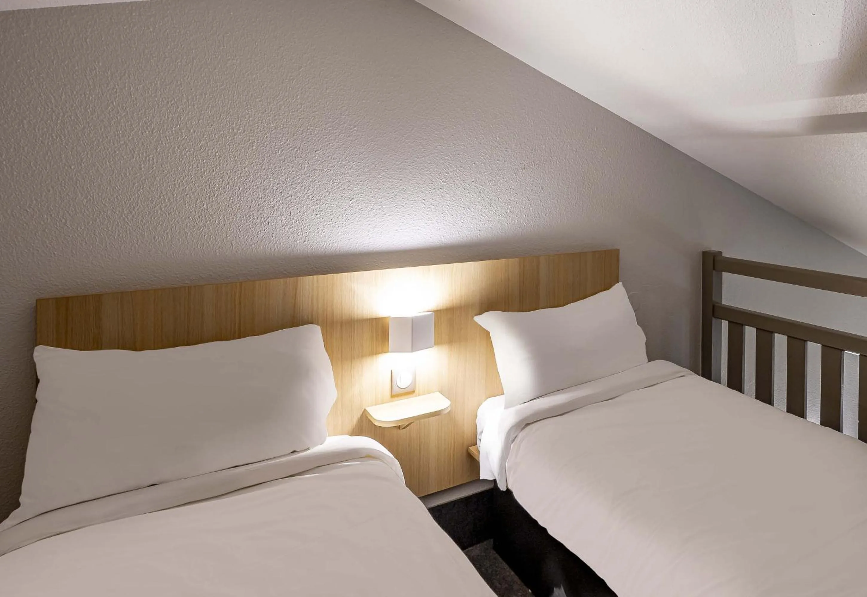 Bedroom, Bed in B&B HOTEL Périgueux Boulazac