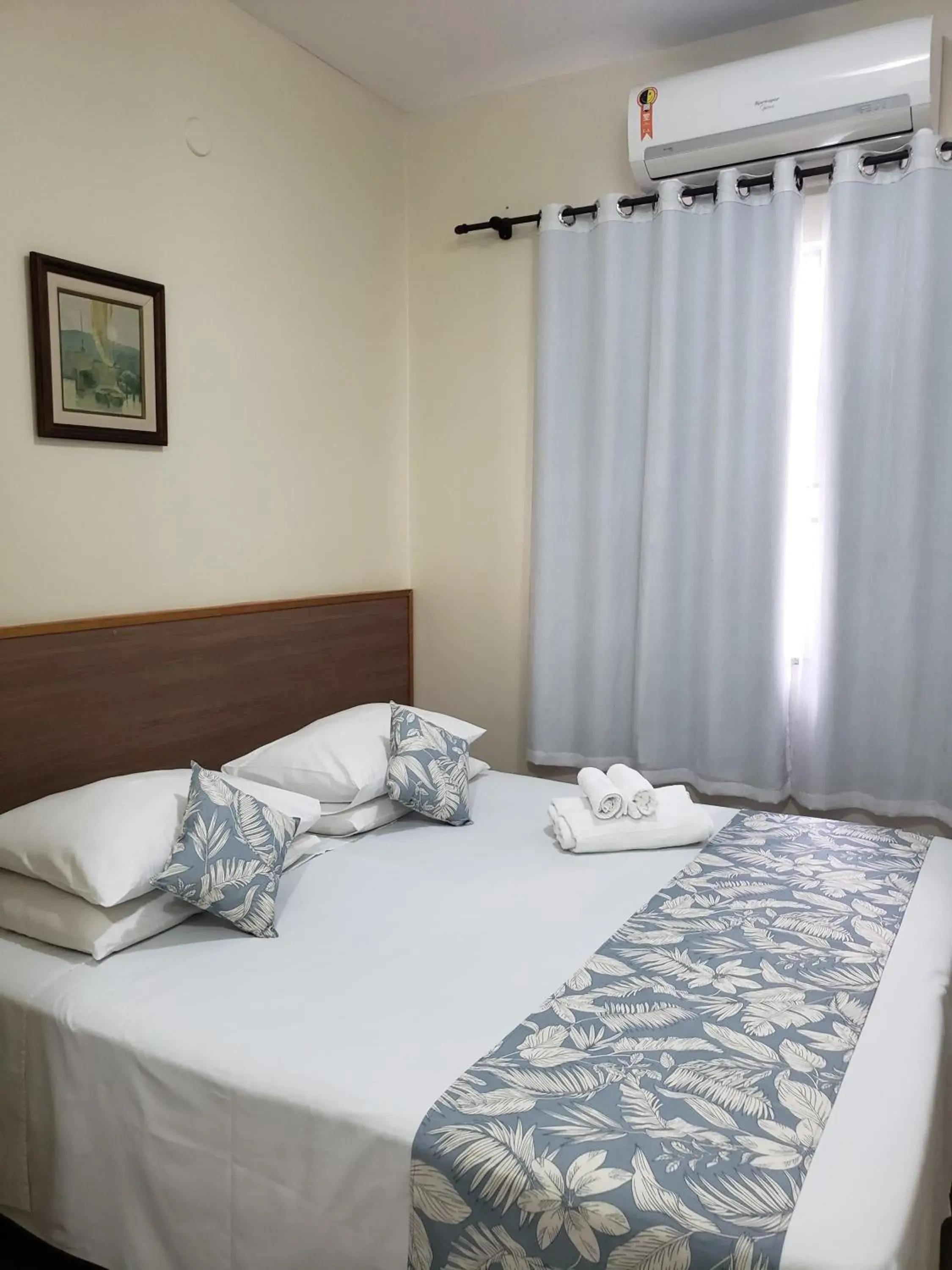 Standard Double Room with Air Conditioning in Hotel Orleans Standard Double Room with Air Conditioning in Hotel Orleans