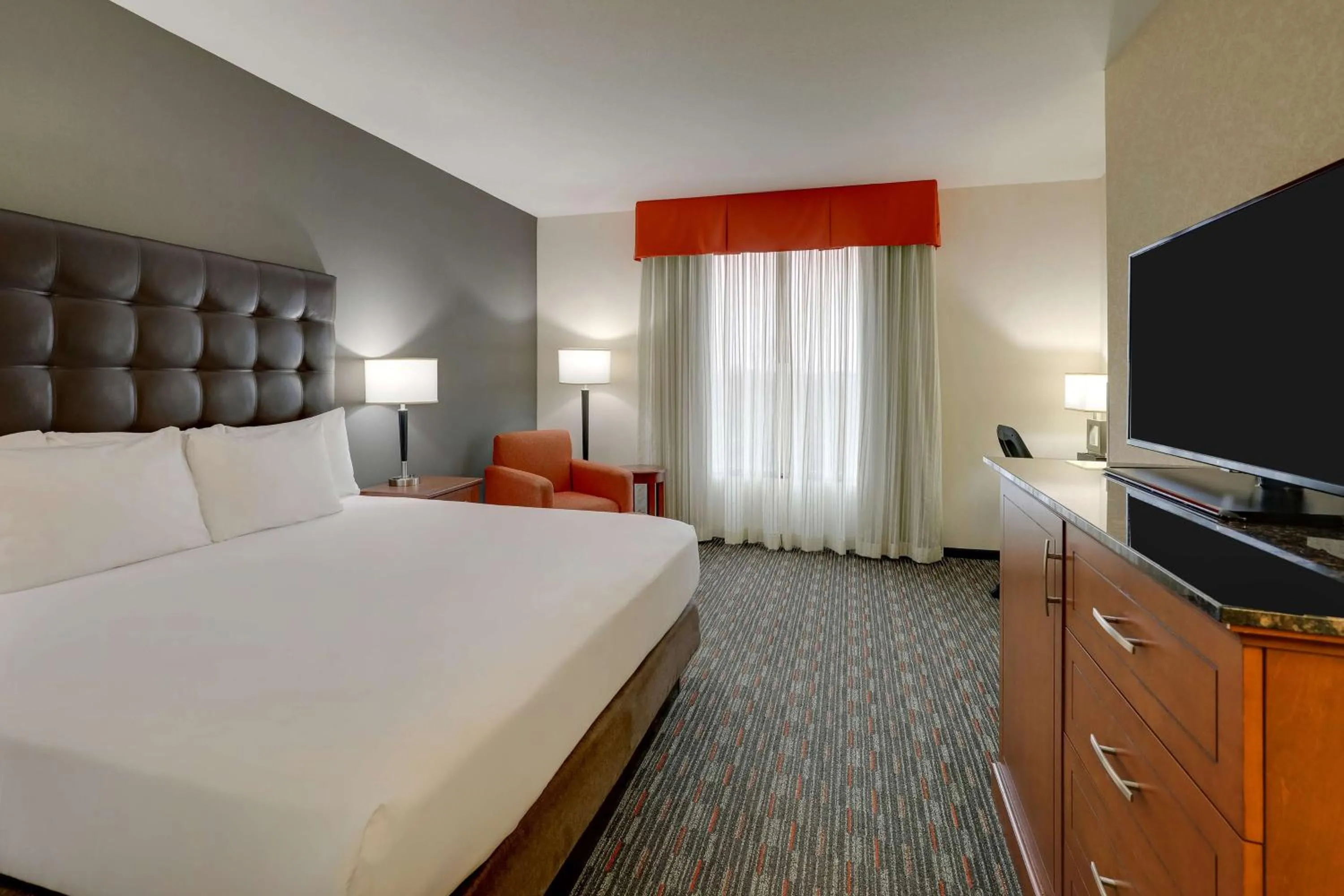 Bedroom, Bed in Drury Inn & Suites Charlotte Arrowood