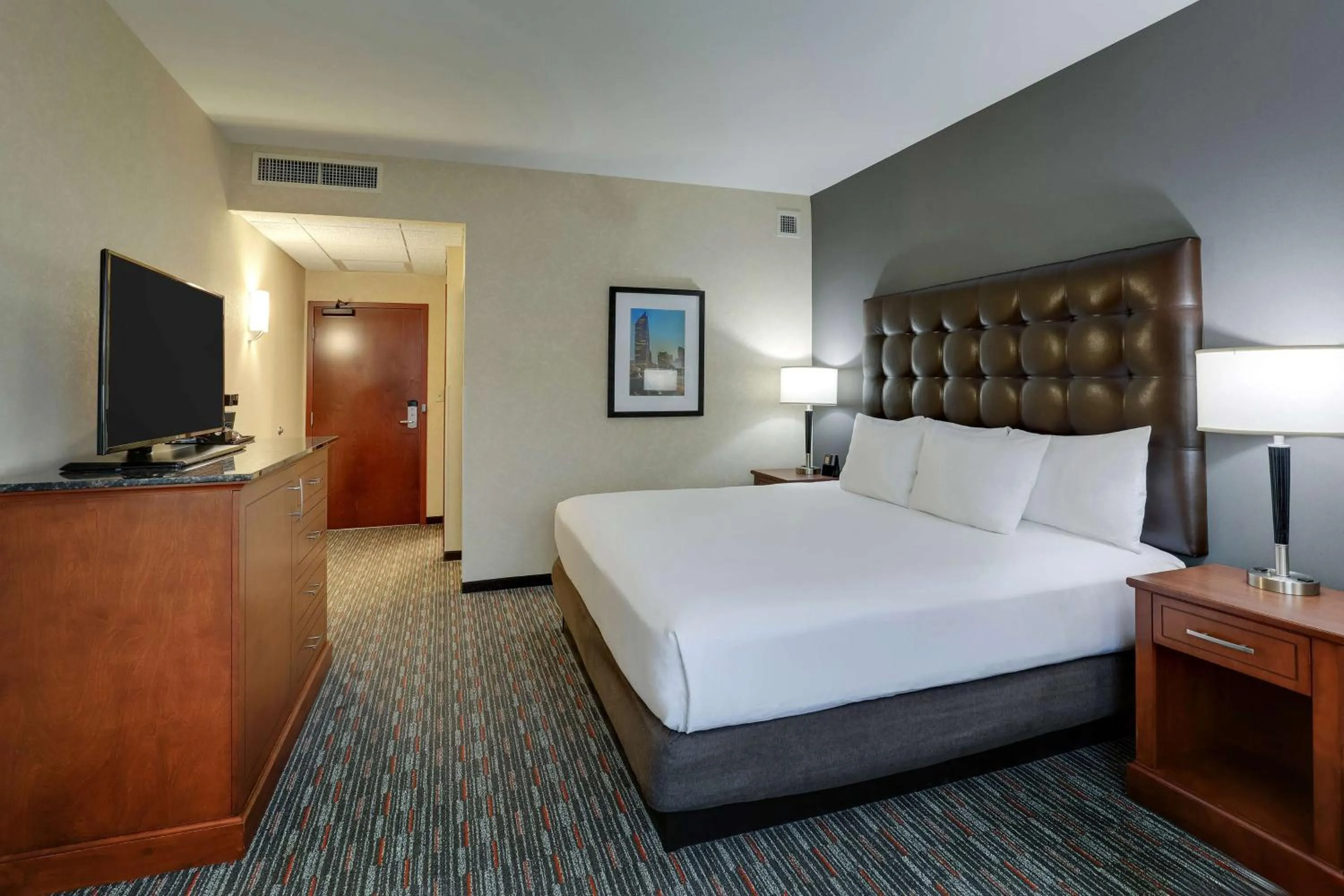 Bedroom, Bed in Drury Inn & Suites Charlotte Arrowood