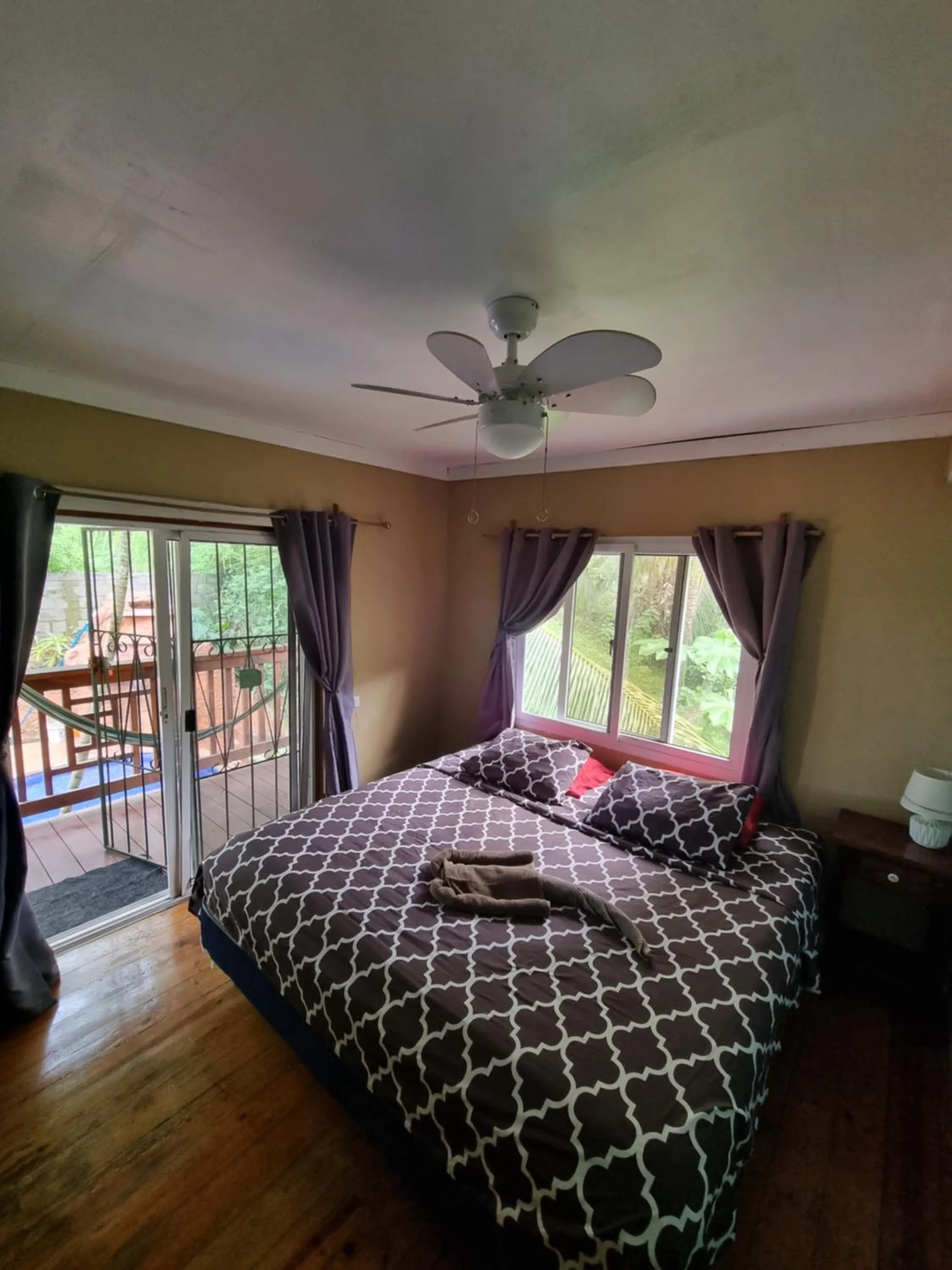 Double Room with Private Bathroom in Roatan Backpackers' Hostel
