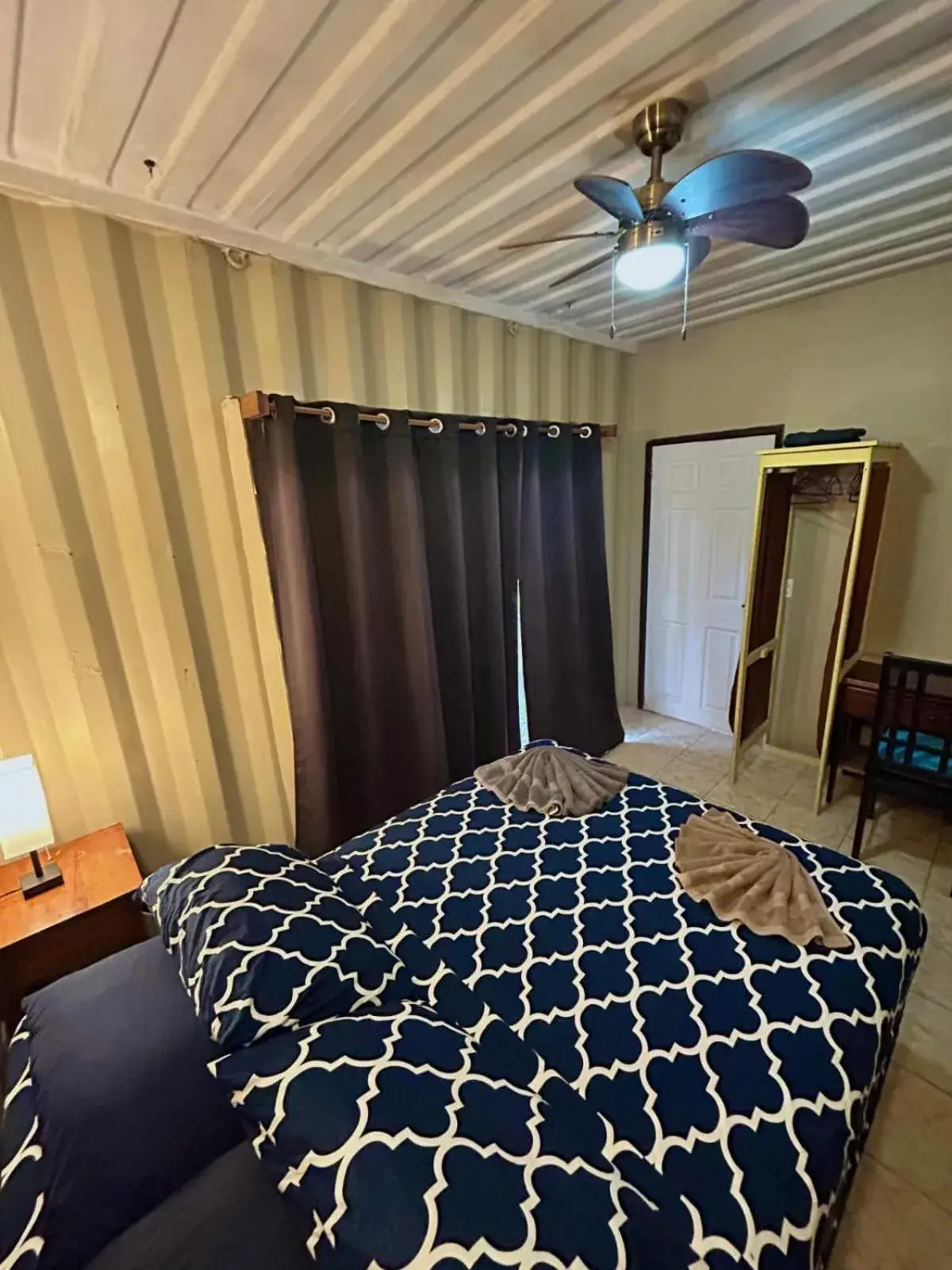 Family Suite in Roatan Backpackers' Hostel Family Suite in Roatan Backpackers' Hostel