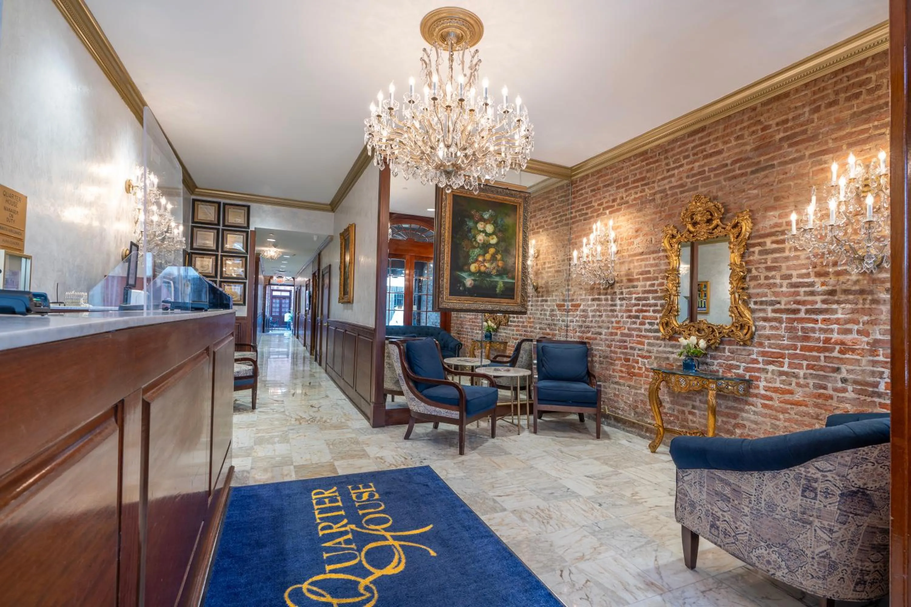 Lobby or reception in Quarter House Suites