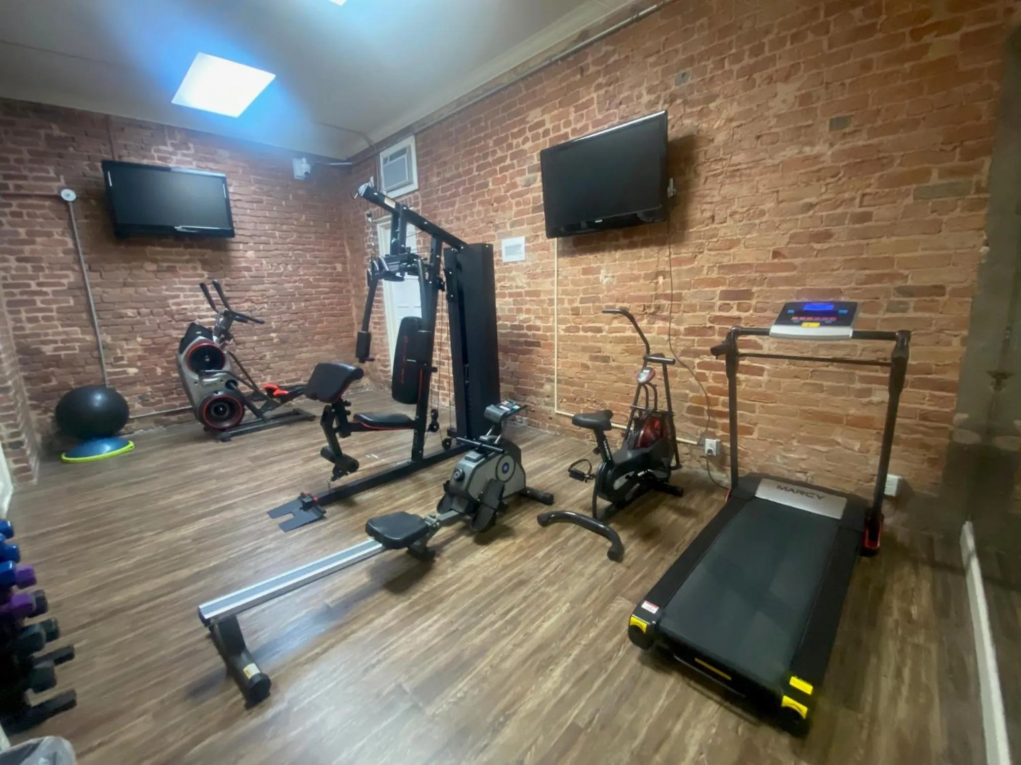 Fitness centre/facilities in Quarter House Suites