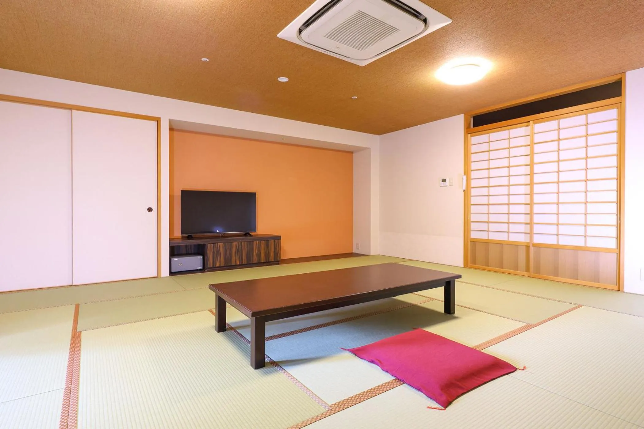 Photo of the whole room in Ooedo Onsen Monogatari Premium Yamashitaya