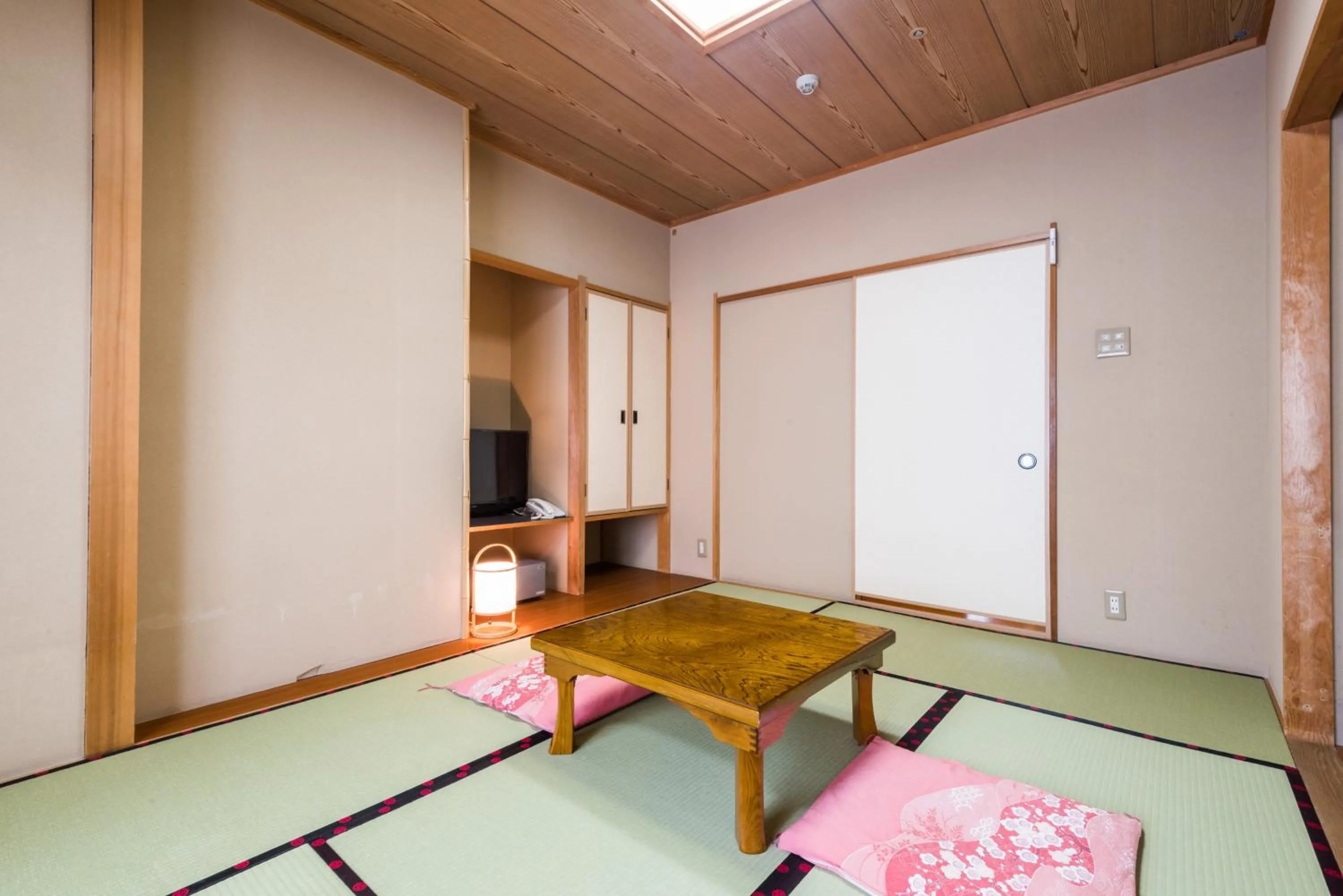 Photo of the whole room in Ooedo Onsen Monogatari Masuya