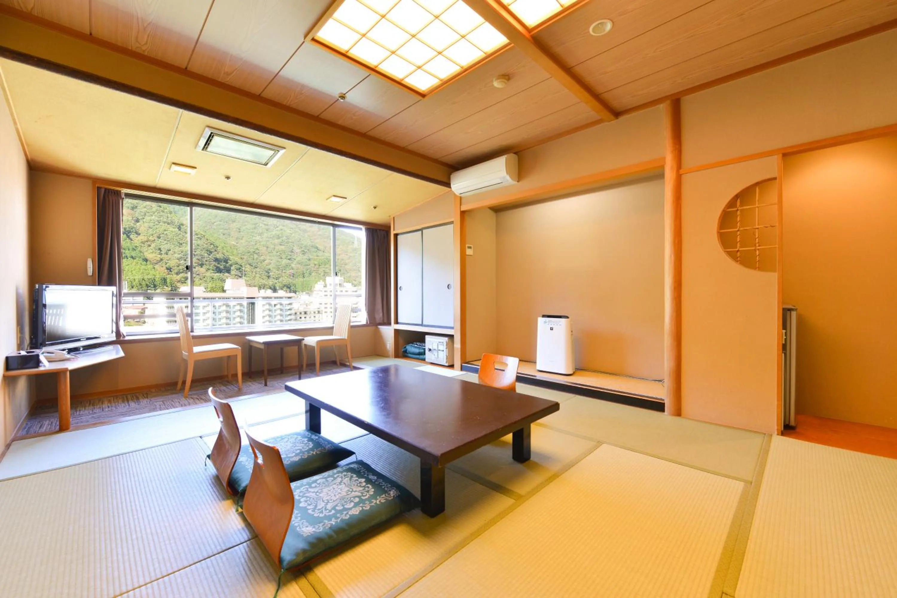 Photo of the whole room in Ooedo Onsen Monogatari Hotel Kinugawa Gyoen