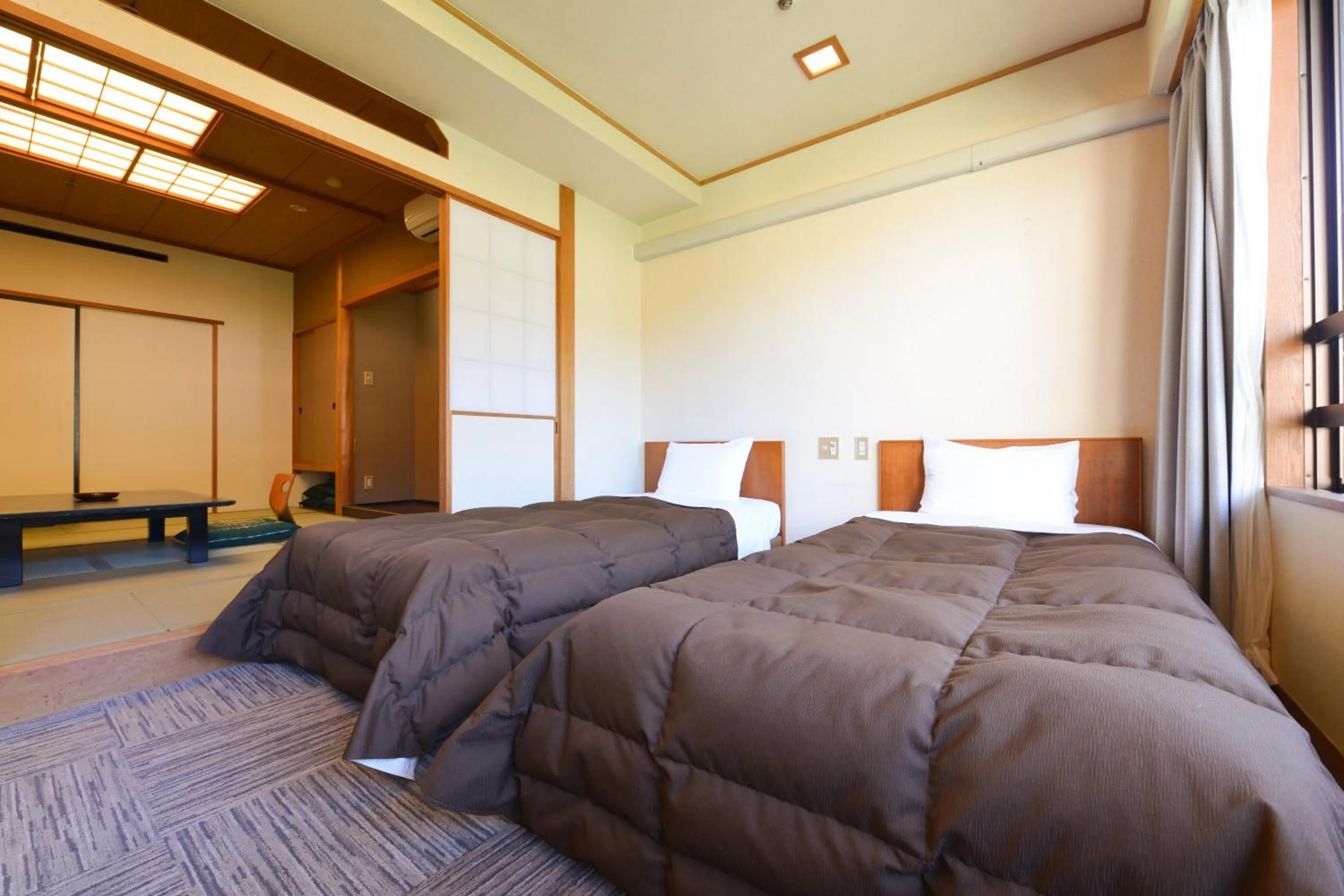 Photo of the whole room, Bed in Ooedo Onsen Monogatari Hotel Kinugawa Gyoen