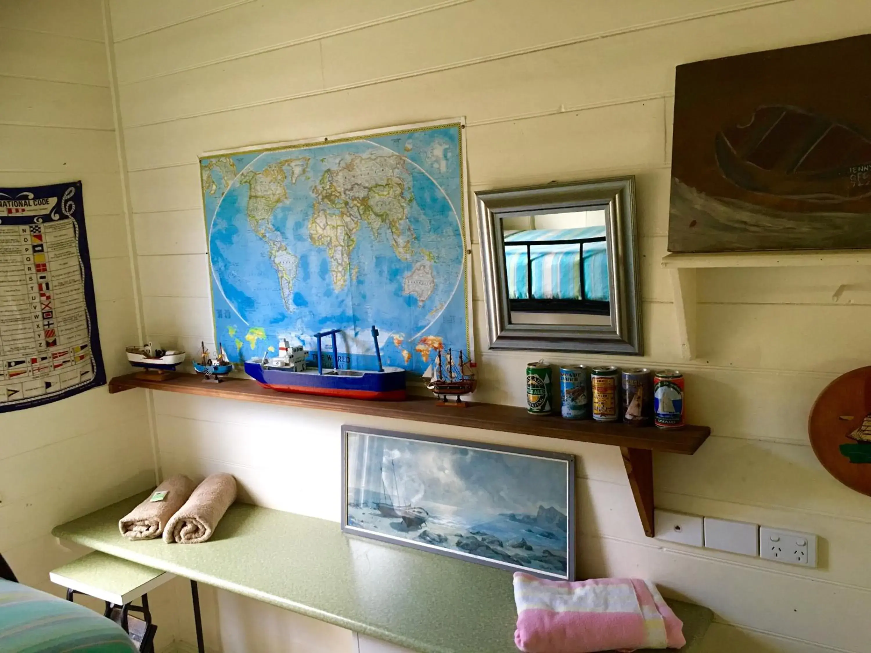 Small Twin Room in Port Campbell Guesthouse & Flash Packers Small Twin Room in Port Campbell Guesthouse & Flash Packers