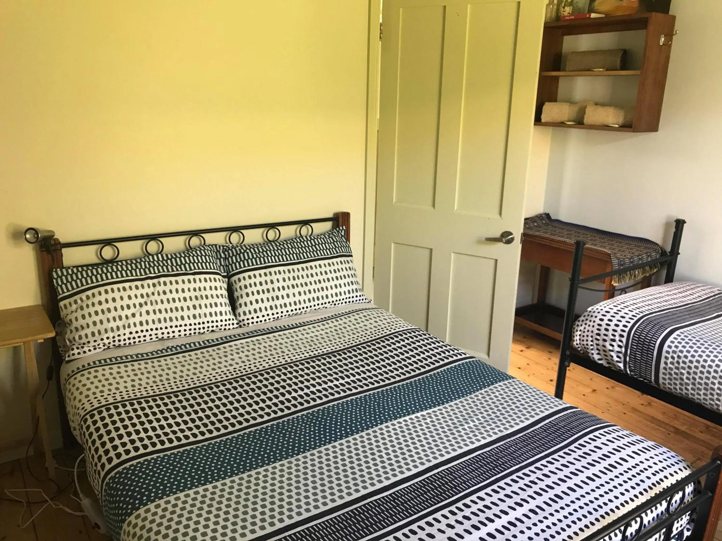 Photo of the whole room, Bed in Port Campbell Guesthouse & Flash Packers