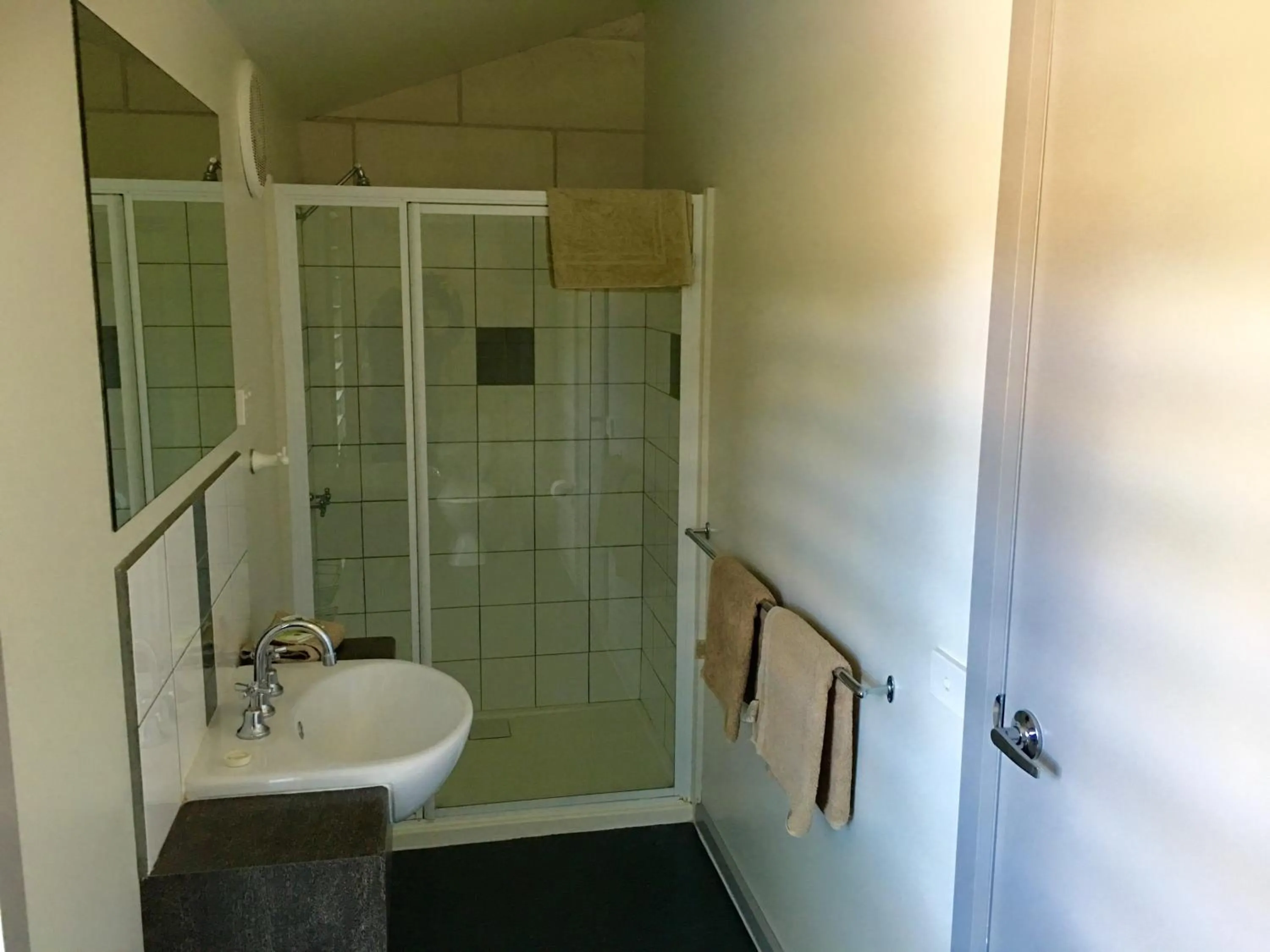 Bathroom in Port Campbell Guesthouse & Flash Packers