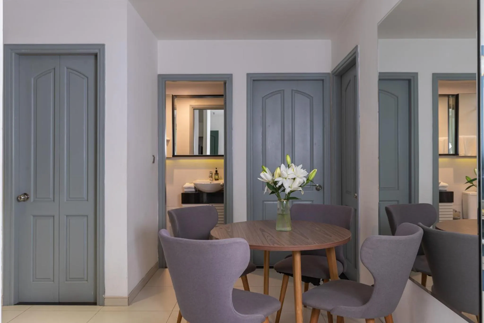 Seating area in Đô Thành Residence by DDH