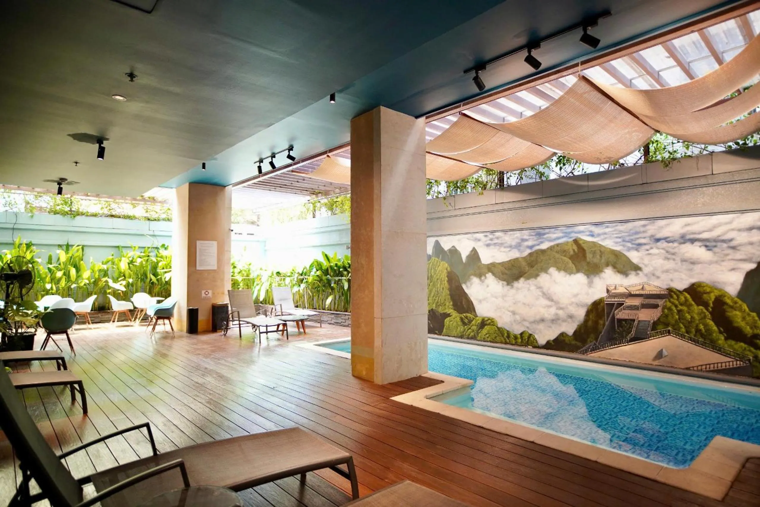 Swimming pool in Đô Thành Residence by DDH