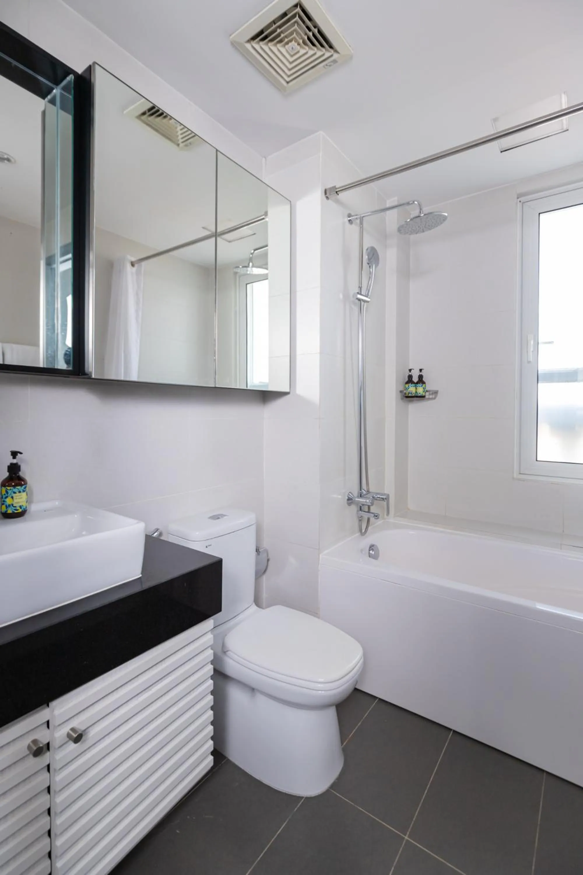 Shower in Đô Thành Residence by DDH