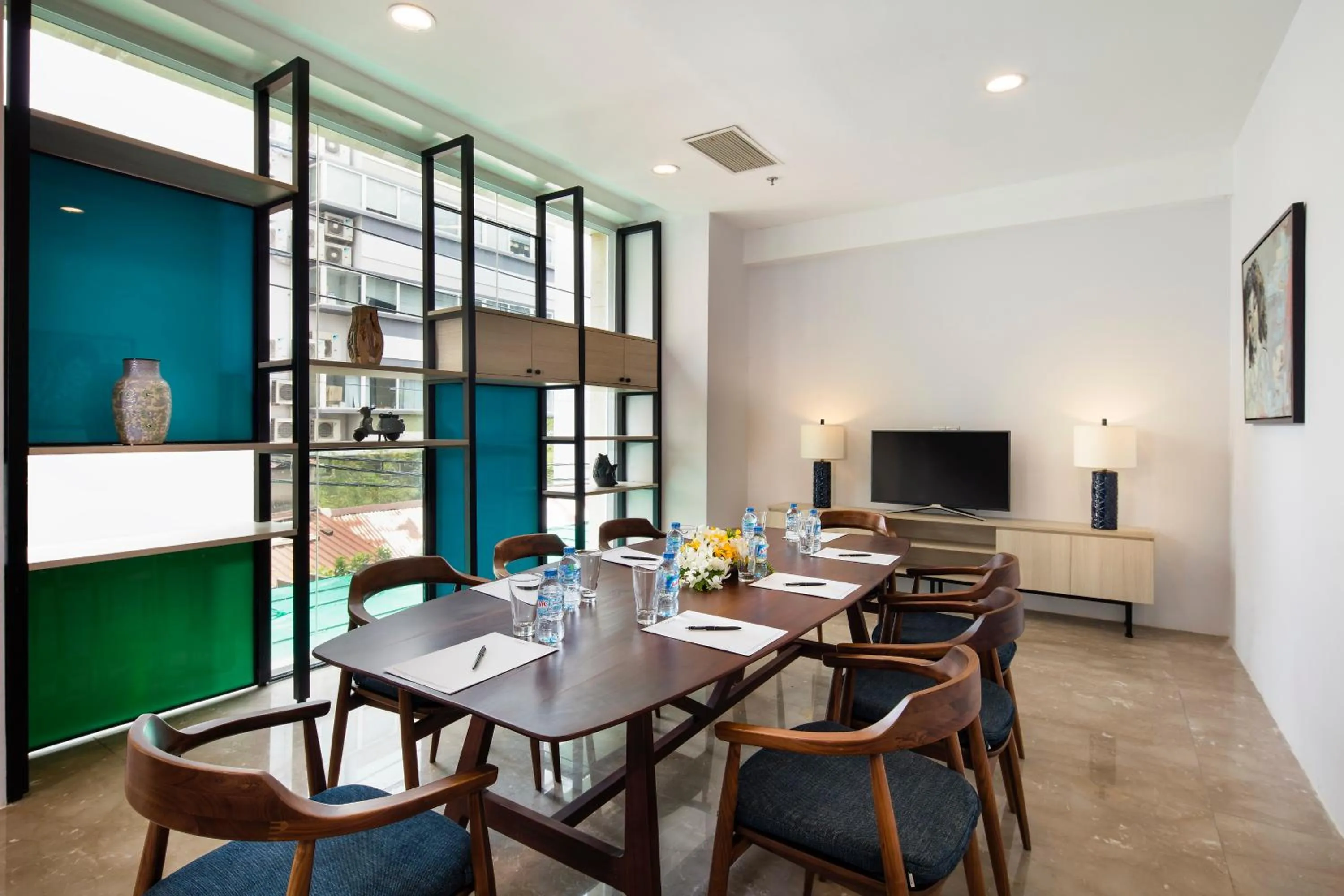 Communal lounge/ TV room in Đô Thành Residence by DDH