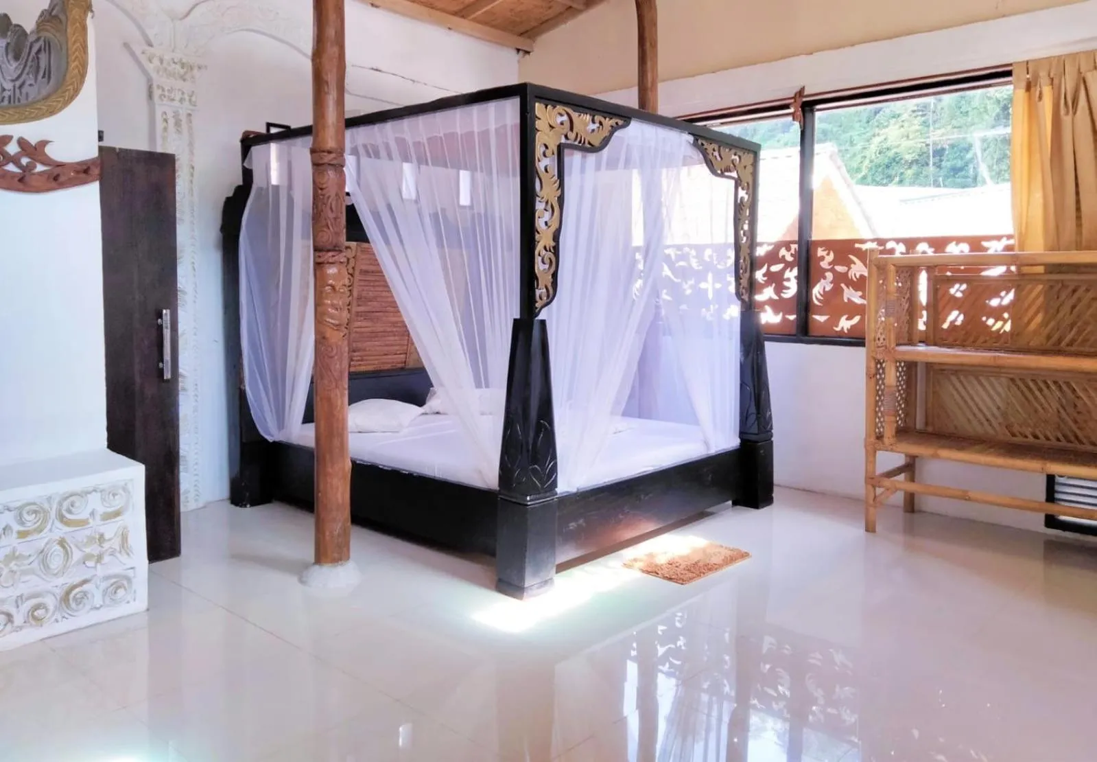 Bed in Jungle Inn Bukit lawang