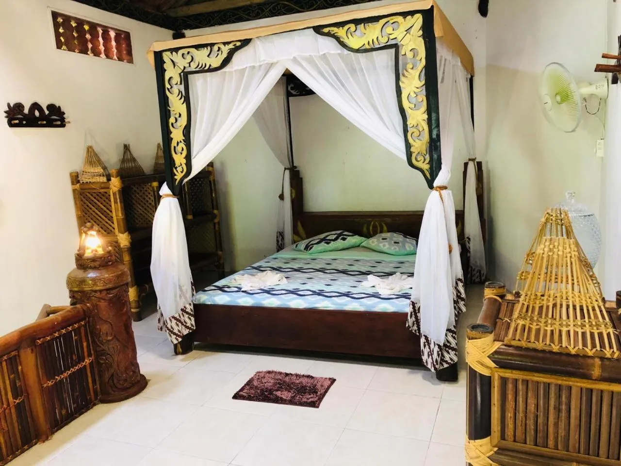 Bed in Jungle Inn Bukit lawang