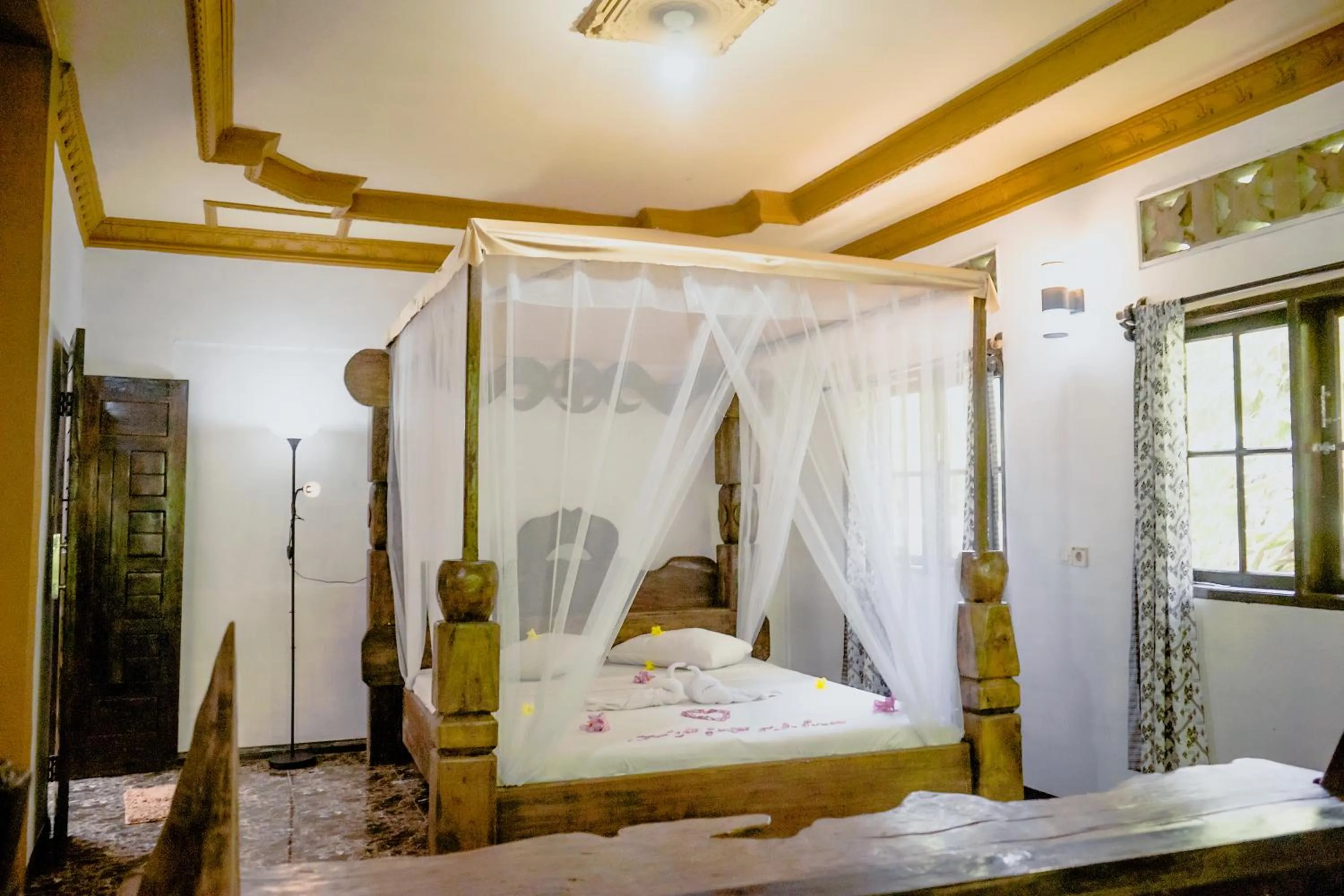 Bed in Jungle Inn Bukit lawang