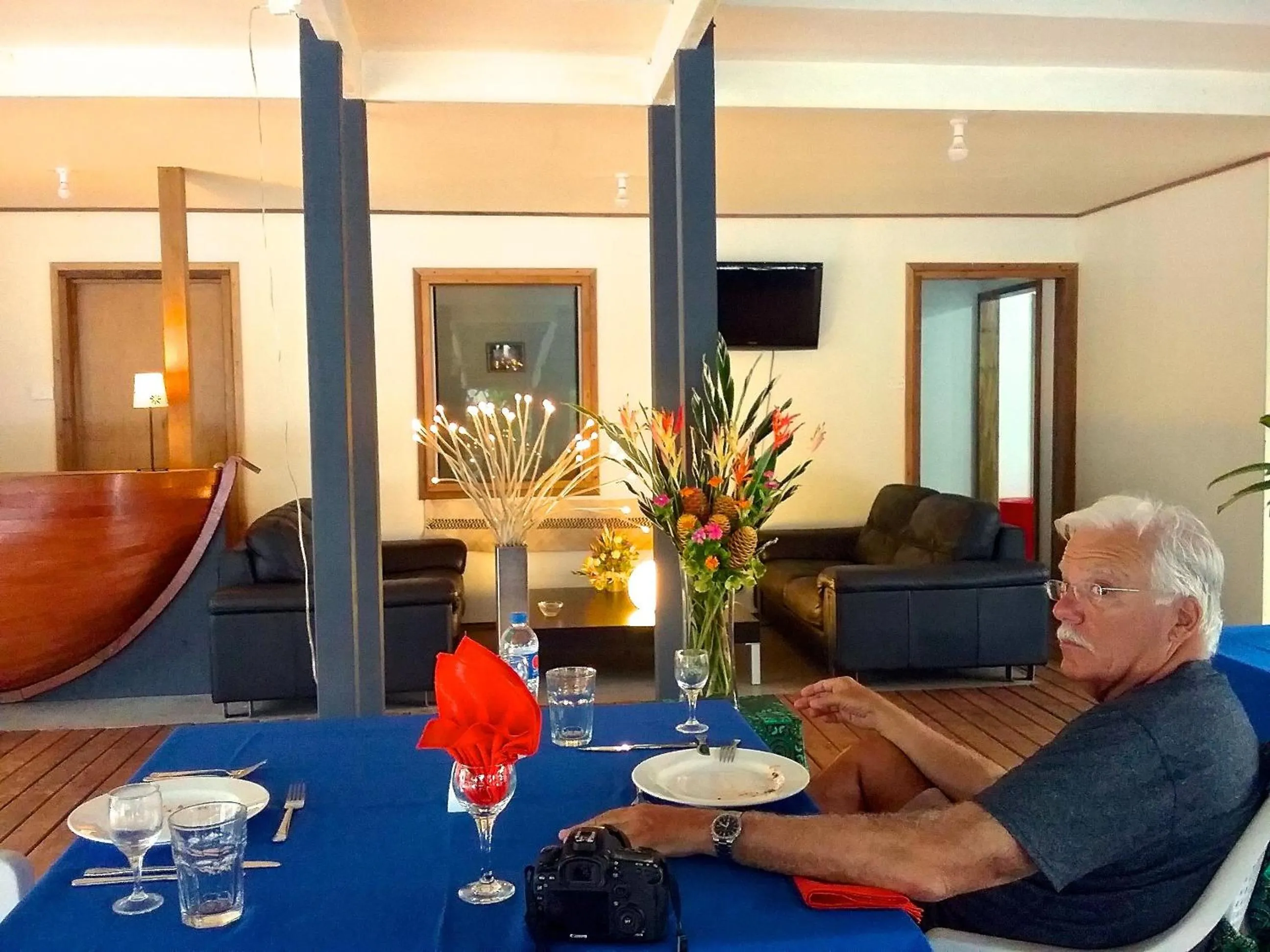 Restaurant/places to eat in Evis Resort at Nggatirana Island