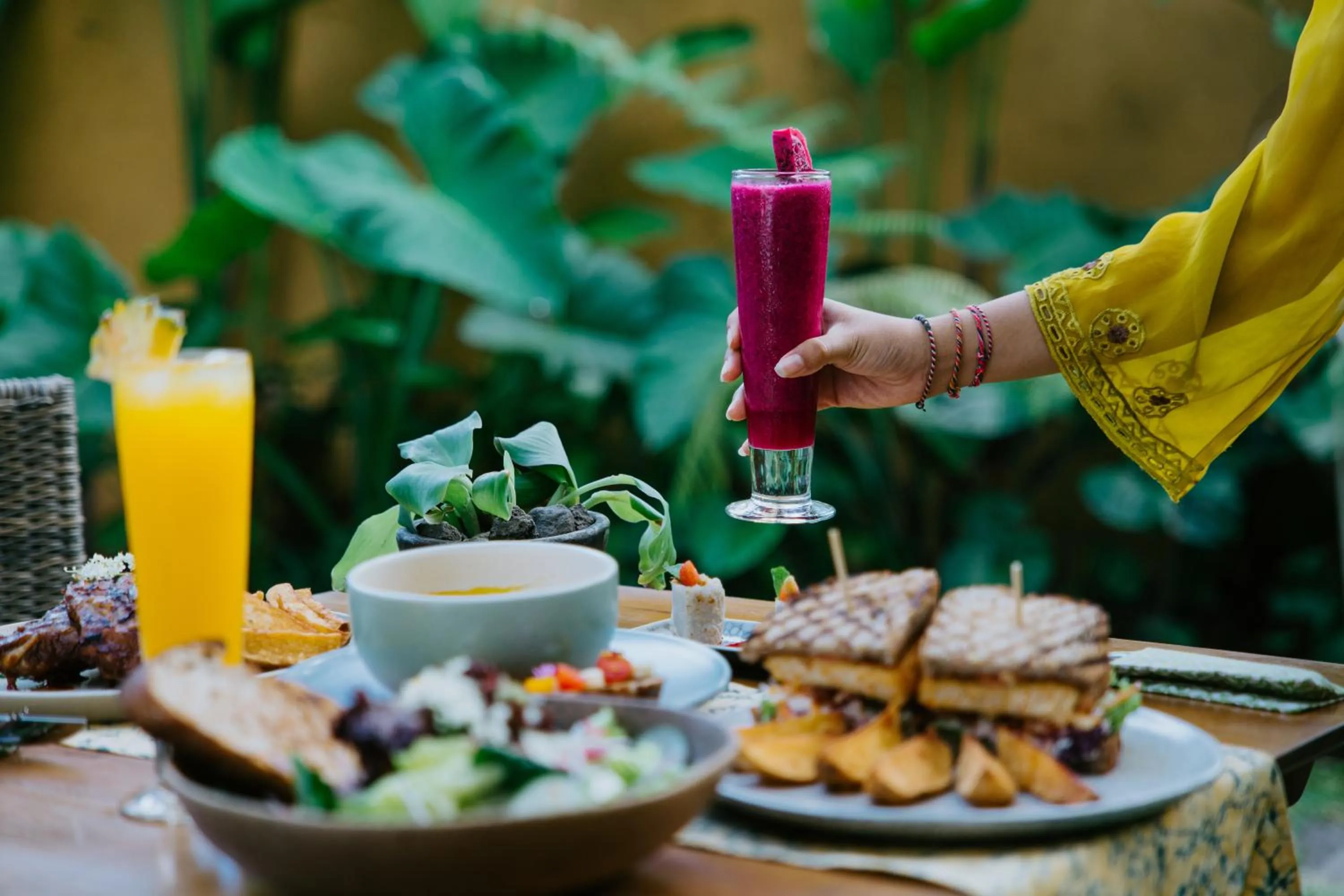 Restaurant/places to eat in Jati Cottage