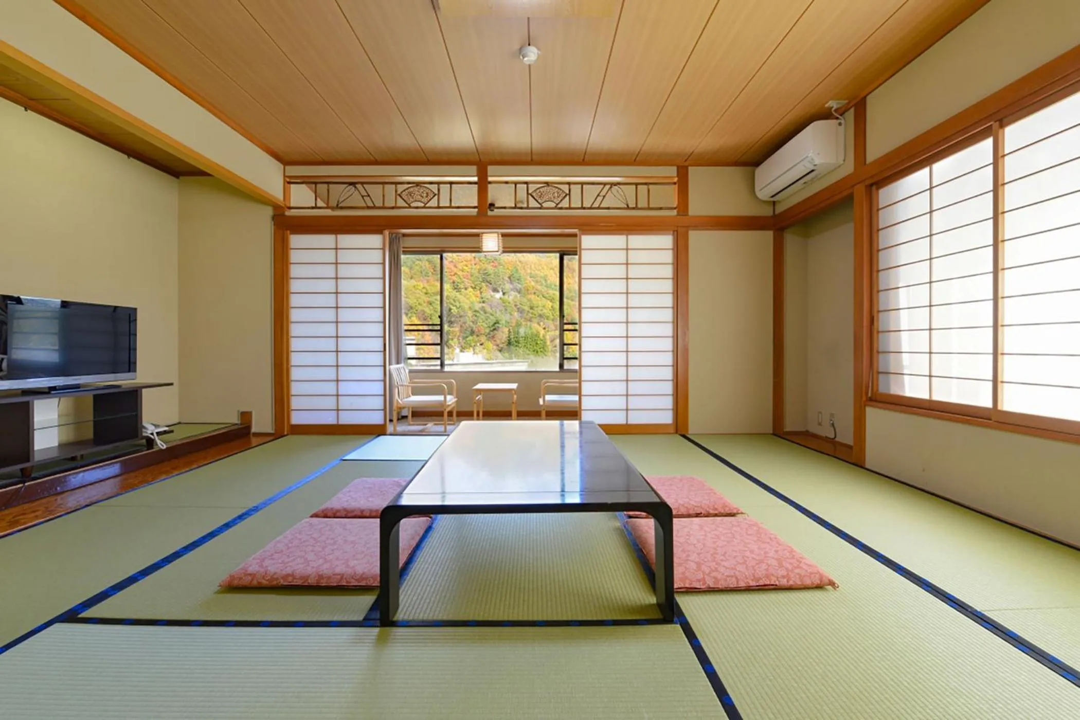 Photo of the whole room in Ooedo Onsen Monogatari Shinshu Kakeyu