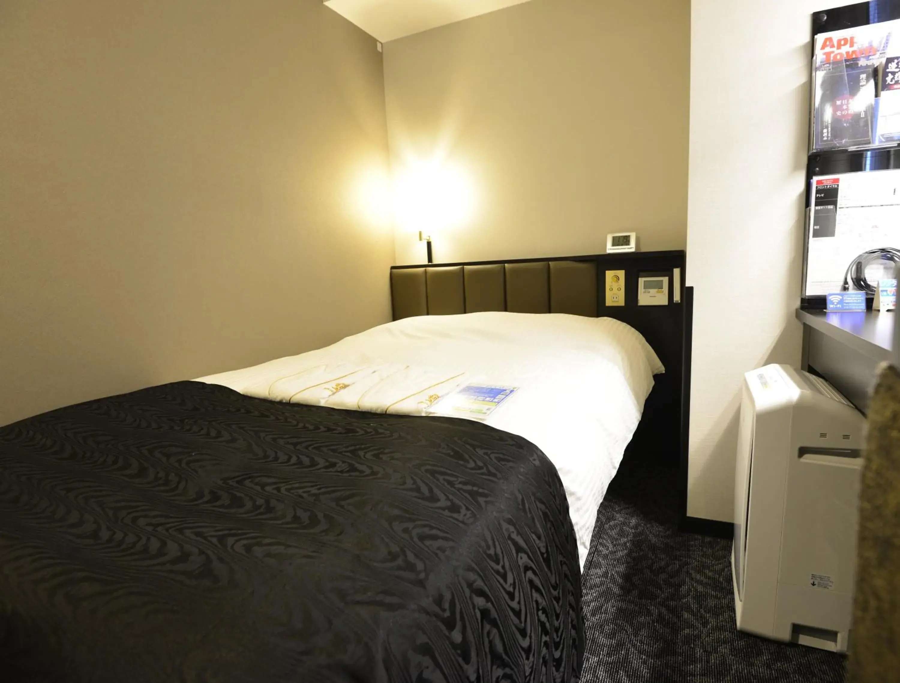 Photo of the whole room, Bed in APA Hotel Kamataeki-Higashi Photo of the whole room, Bed in APA Hotel Kamataeki-Higashi