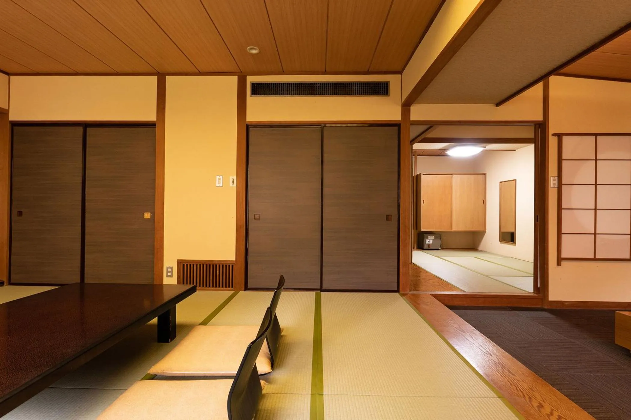 Photo of the whole room, Bed in Ooedo Onsen Monogatari Higashiyama Grand Hotel