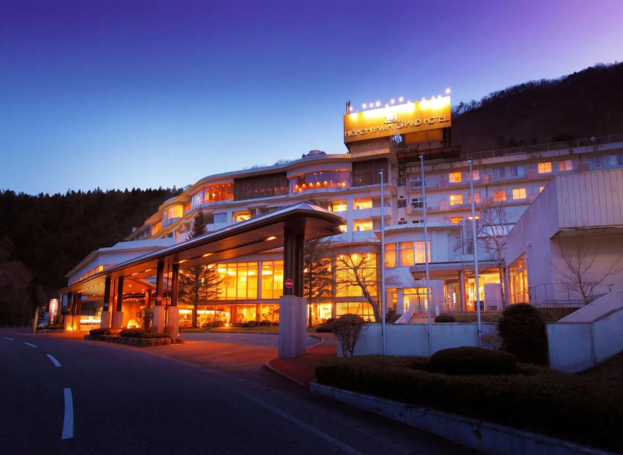 Property building in Ooedo Onsen Monogatari Higashiyama Grand Hotel Property building in Ooedo Onsen Monogatari Higashiyama Grand Hotel