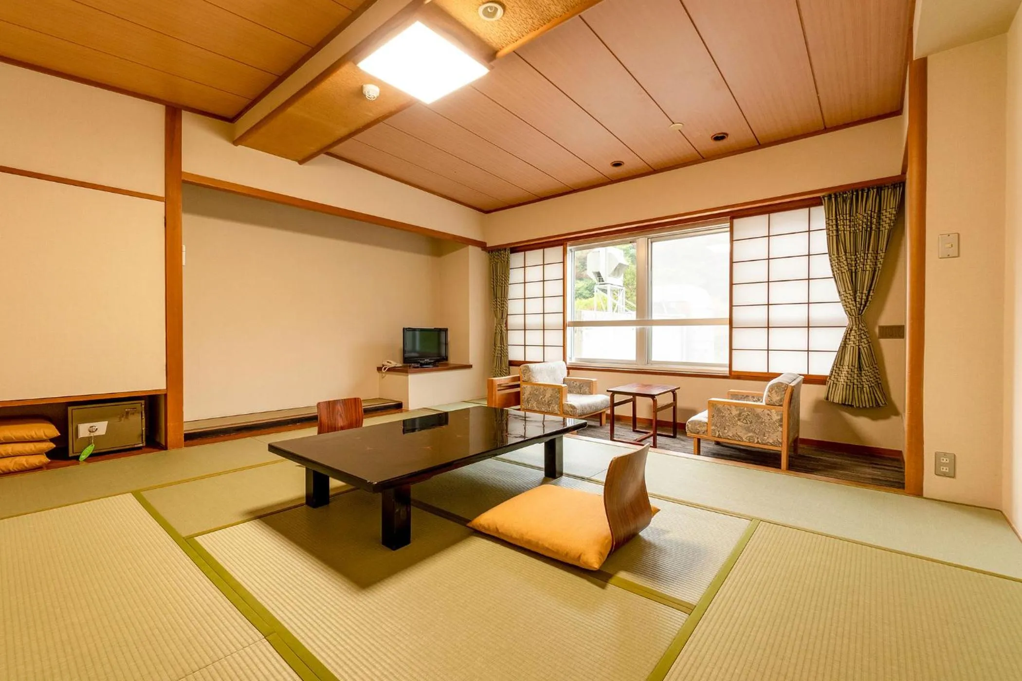 Photo of the whole room in Ooedo Onsen Monogatari Higashiyama Grand Hotel