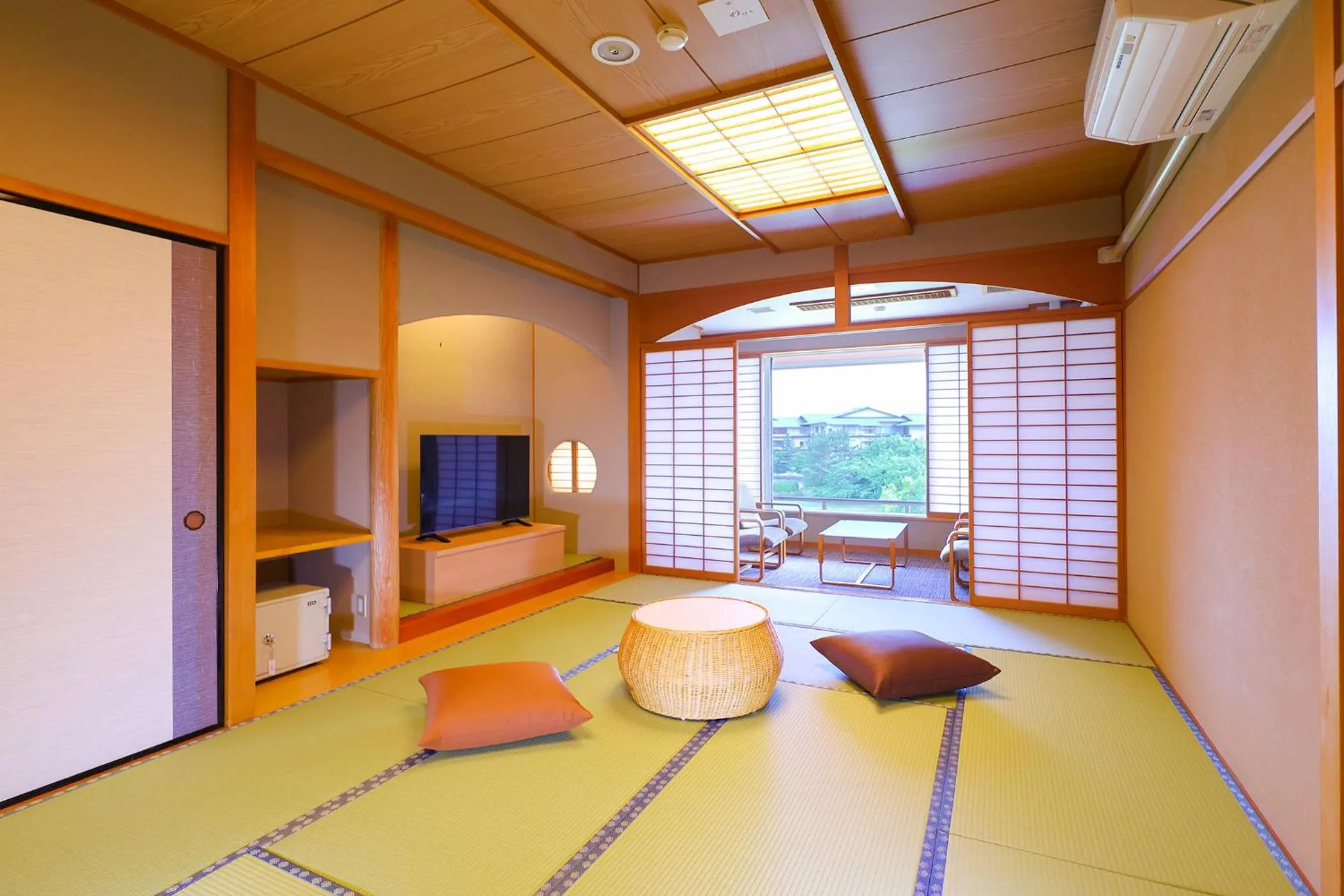 Bed in Ooedo Onsen Monogatari Premium Hotel Sokan