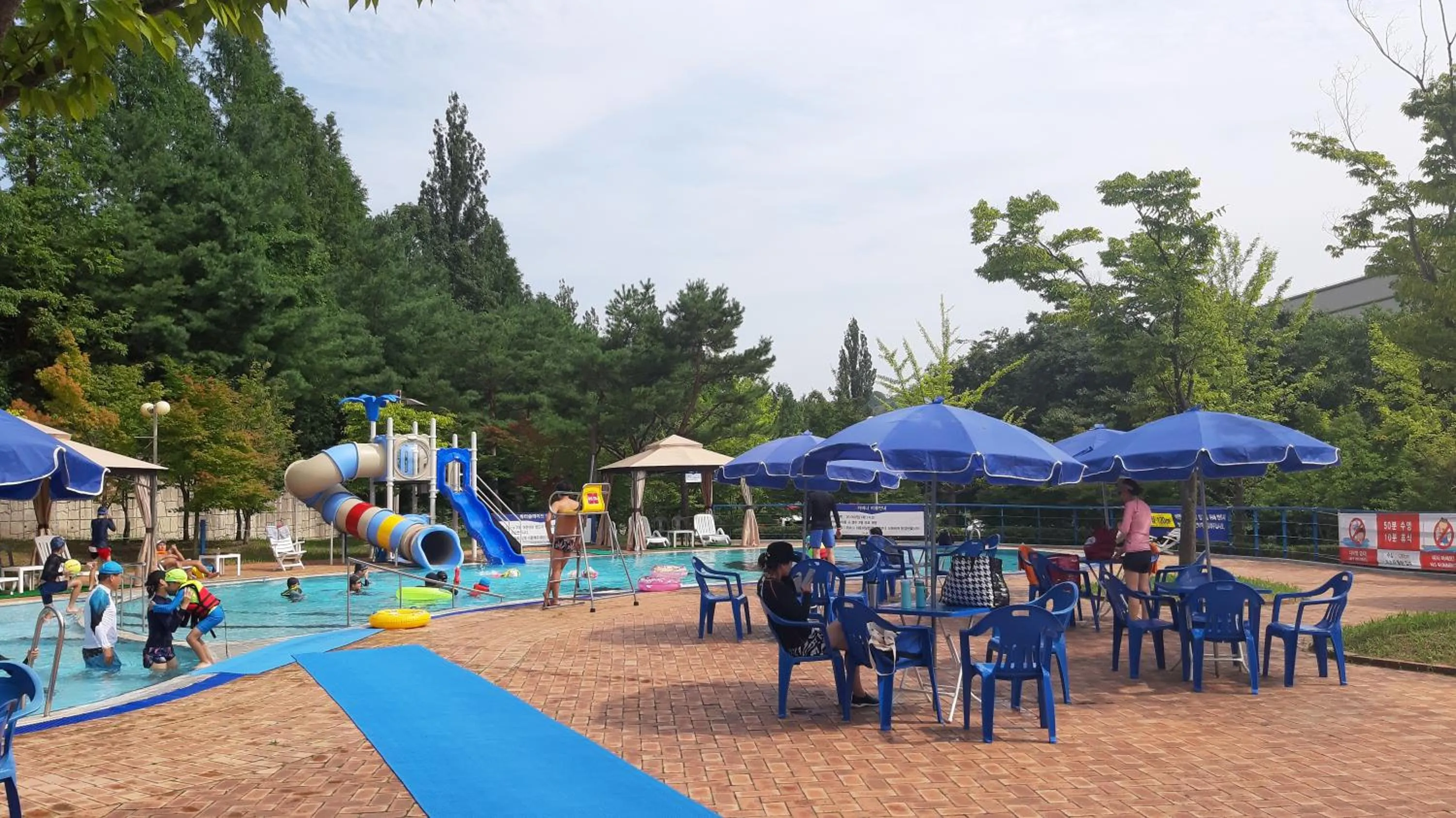 Swimming pool in The K Hotel Gyeongju