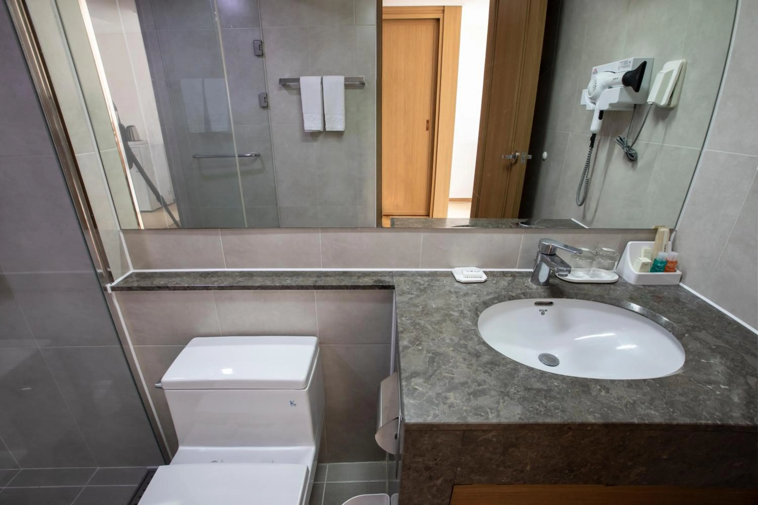 Toilet in The K Hotel Gyeongju