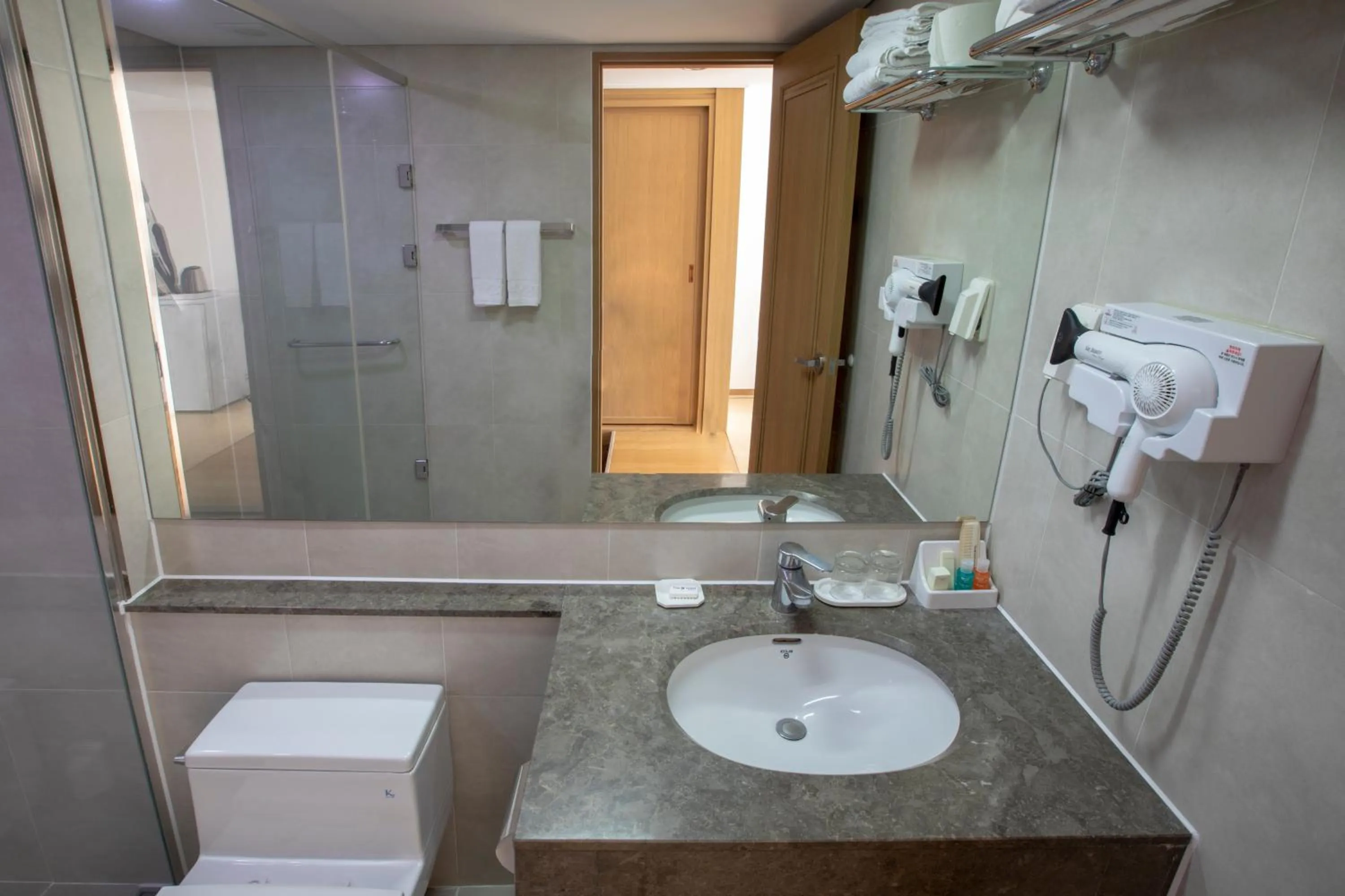 Toilet in The K Hotel Gyeongju