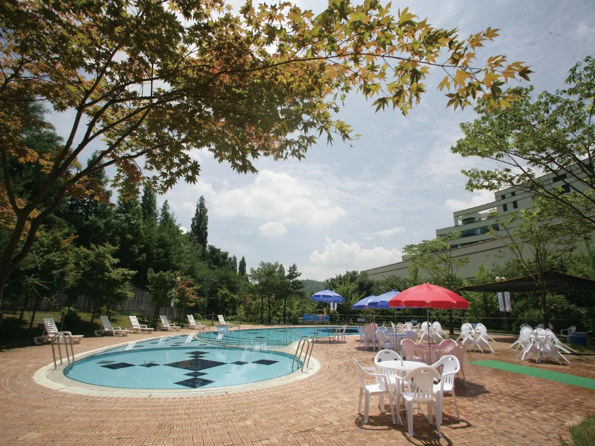 Swimming pool in The K Hotel Gyeongju