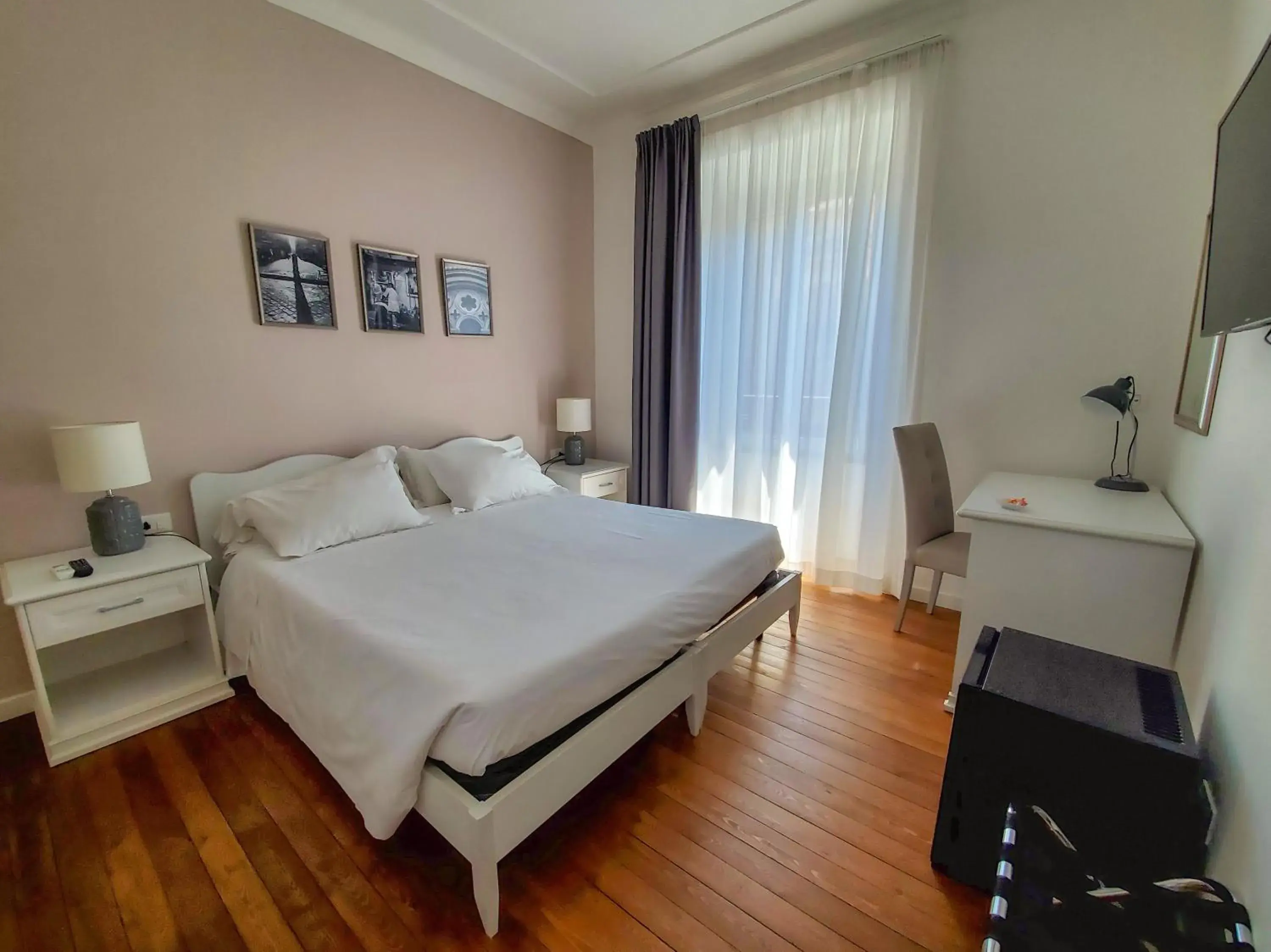 Bedroom, Bed in More Cola di Rienzo B&B Bedroom, Bed in More Cola di Rienzo B&B