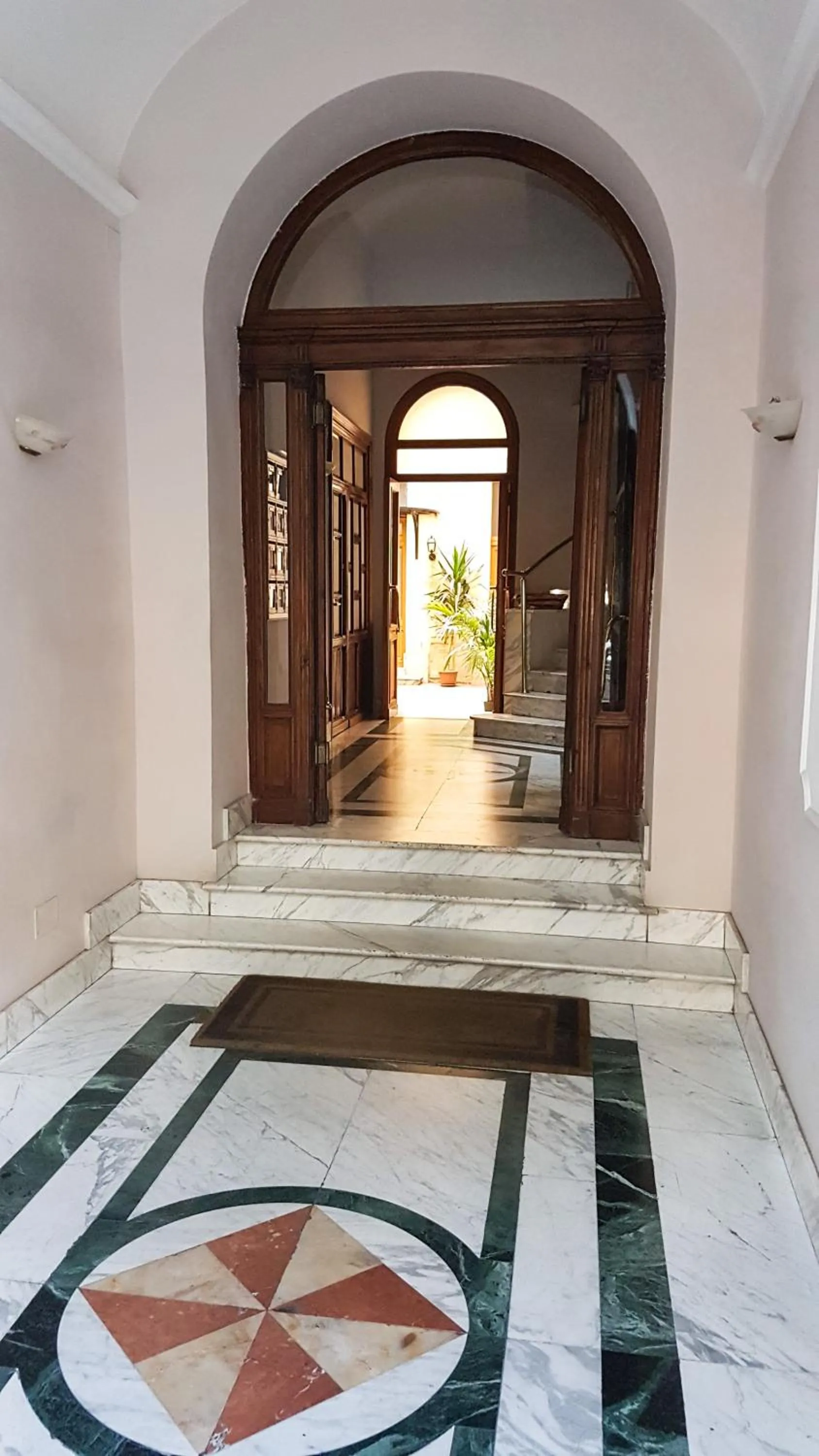 Facade/entrance in More Cola di Rienzo B&B