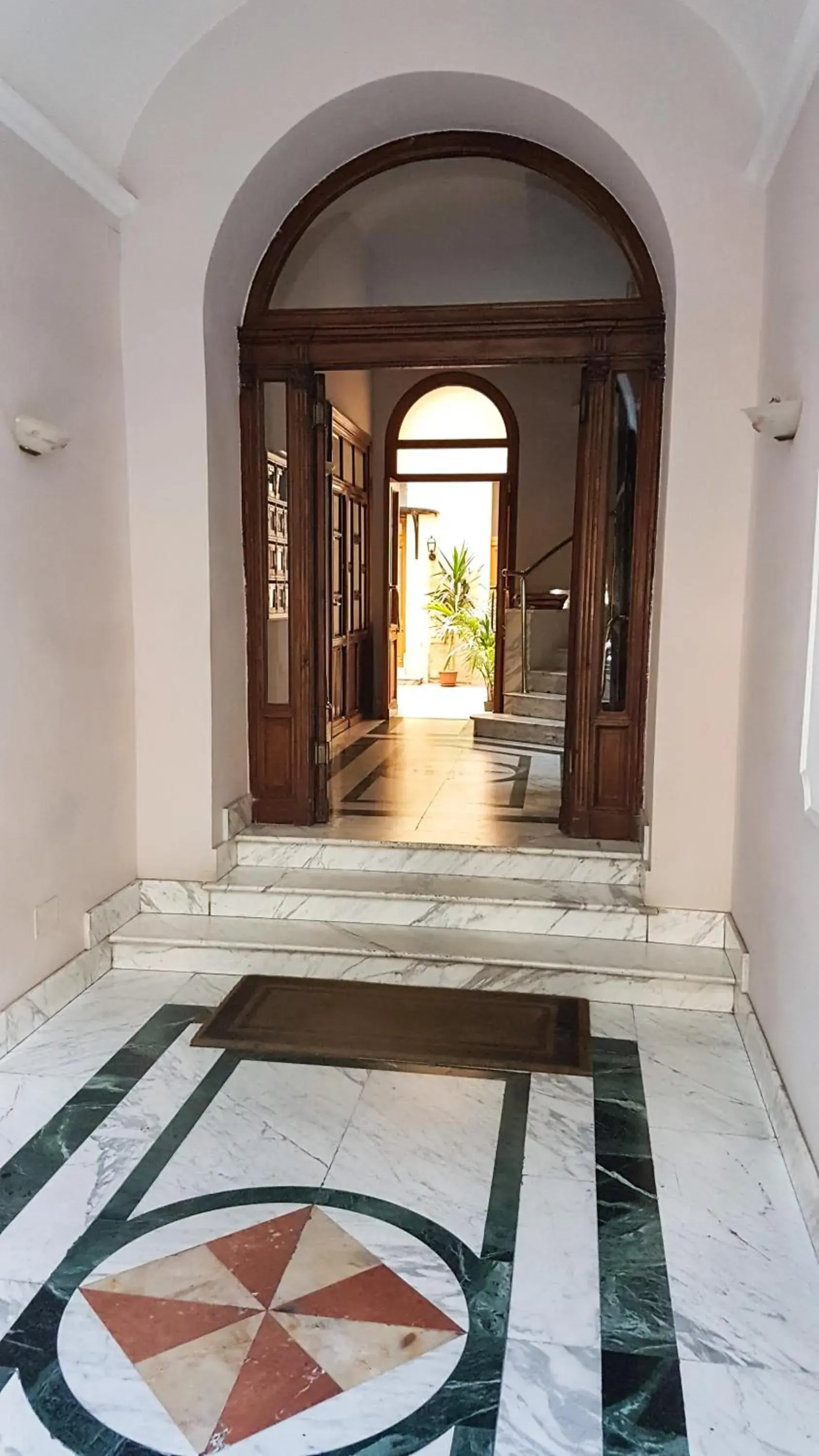 Facade/entrance in More Cola di Rienzo B&B Facade/entrance in More Cola di Rienzo B&B