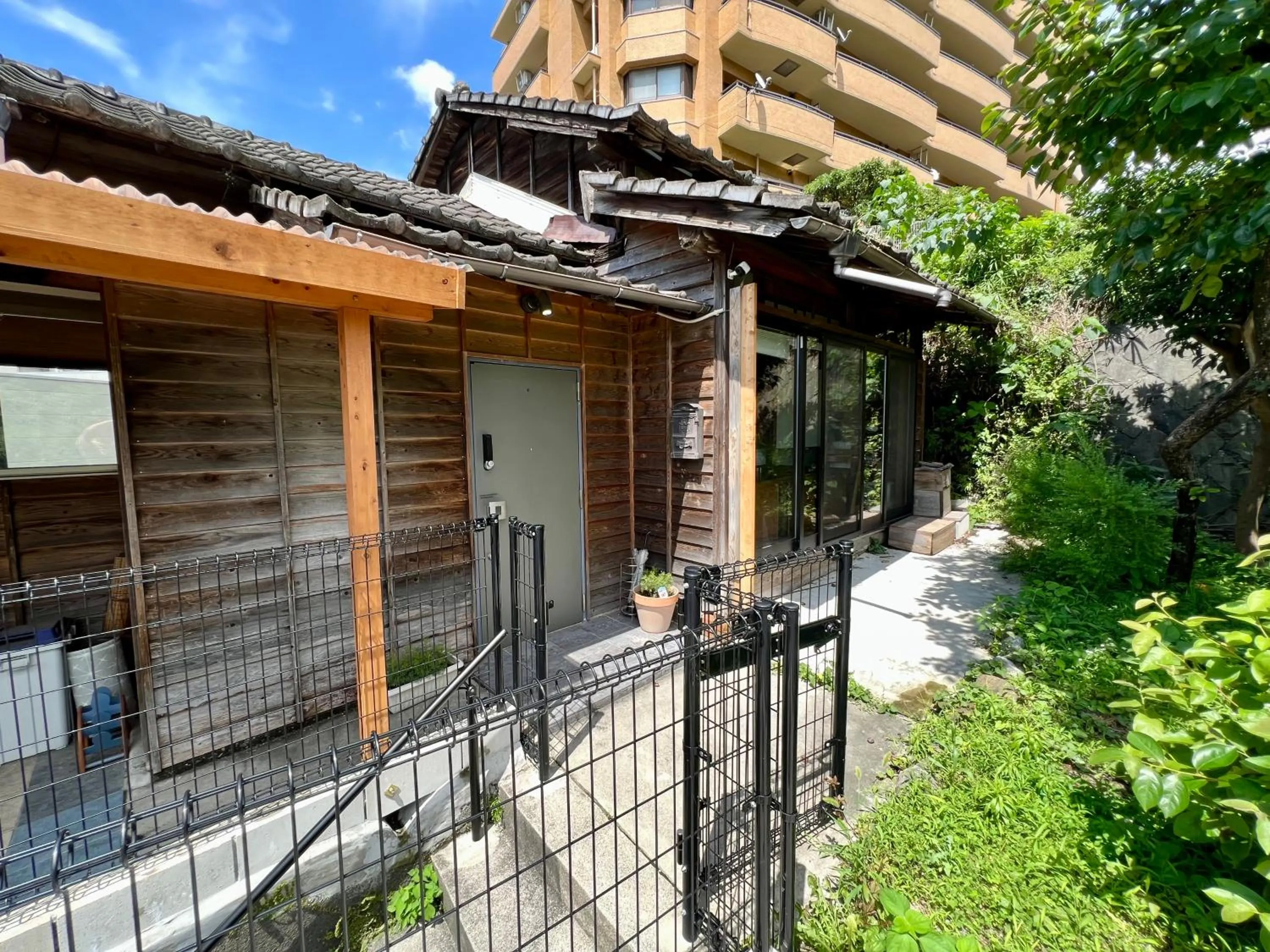 Property building in SUMITSUGU HOUSE East