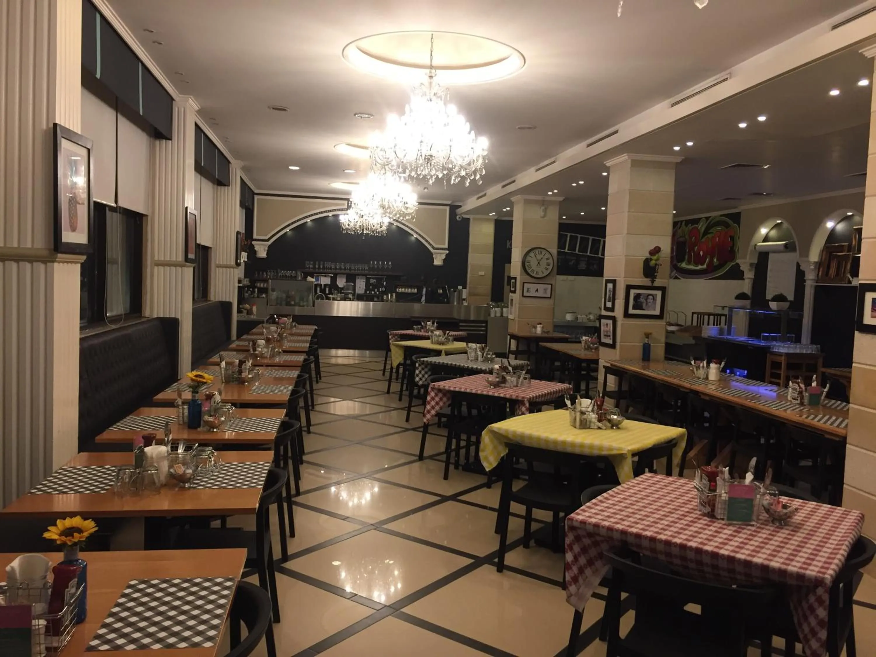 Restaurant/places to eat in Royal Grand Hotel