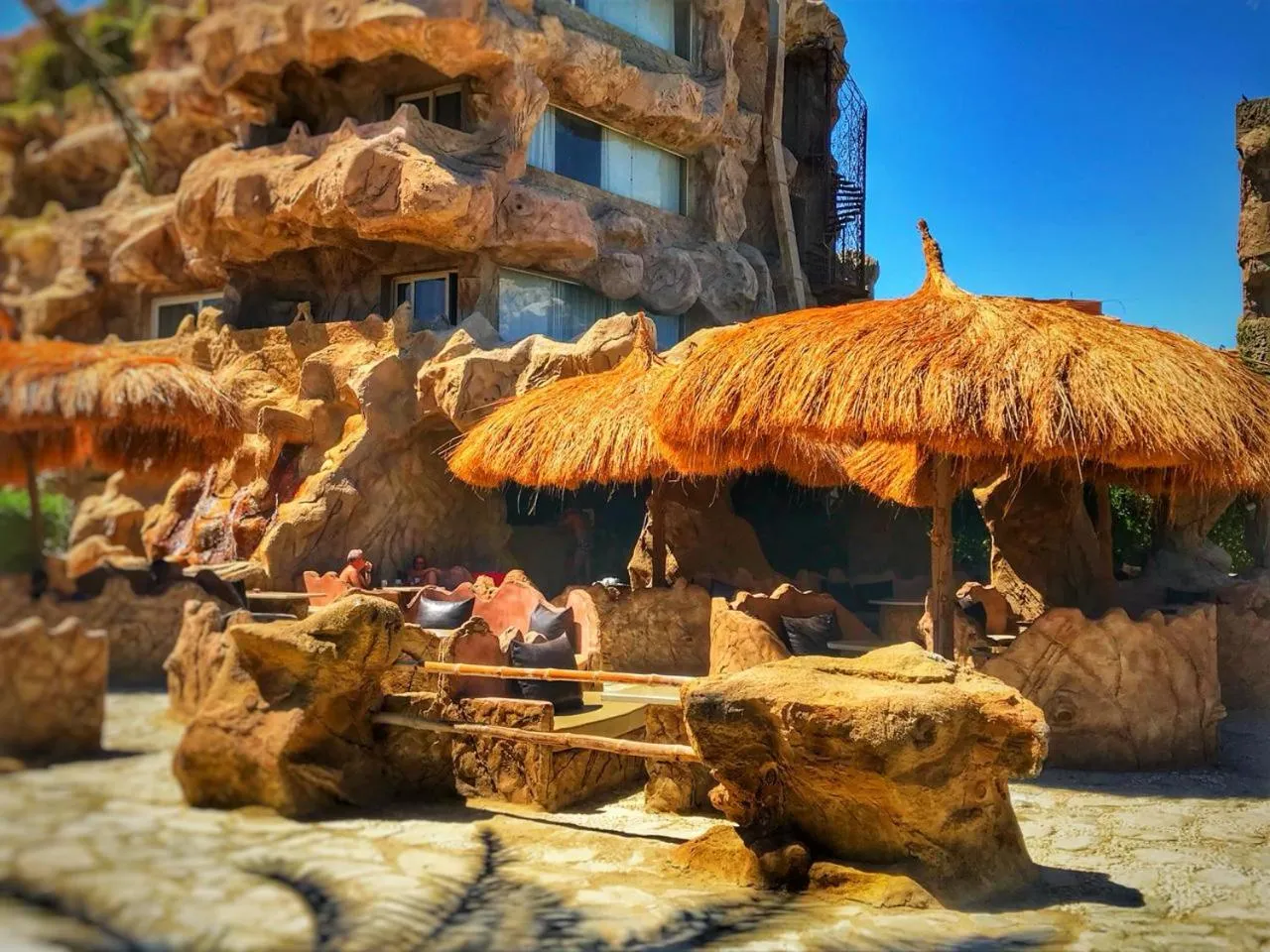 Restaurant/places to eat in Caves Beach Resort Adults Only