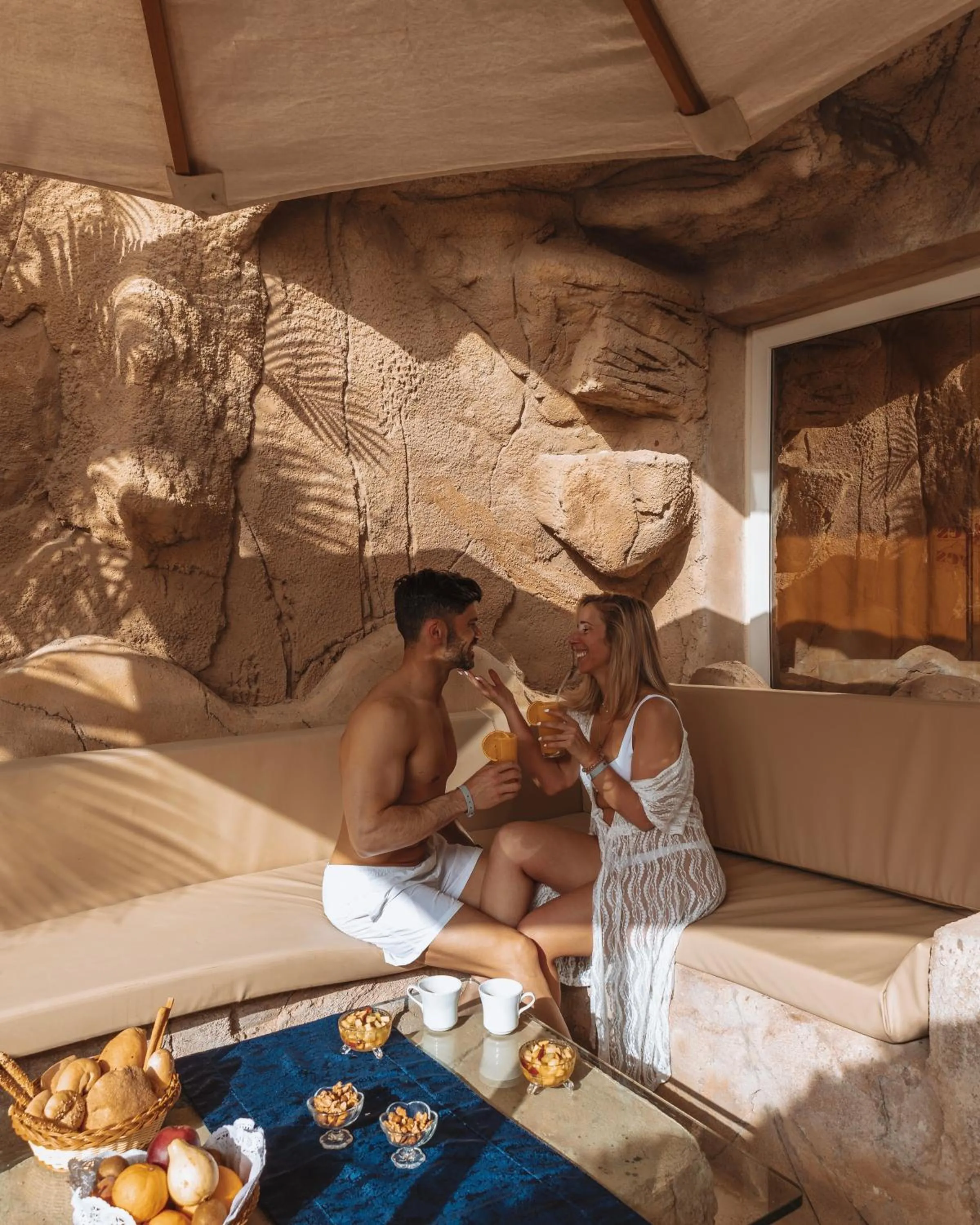 Food and drinks in Caves Beach Resort Adults Only